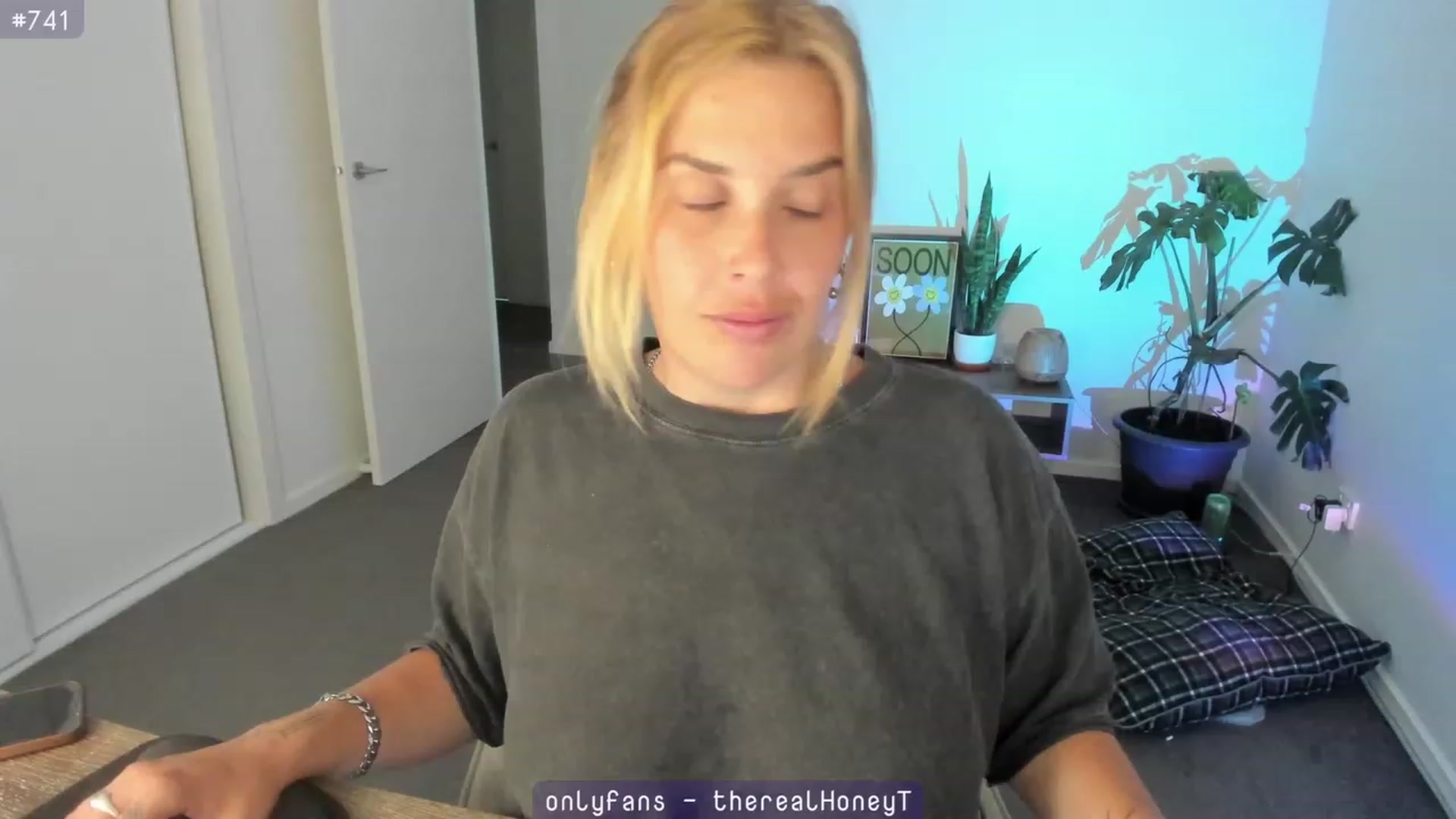 Gallery image thumbnail from HoneyTits_'s myfreecams stream on, 02/18/2024, 07:00 image 3 of 20