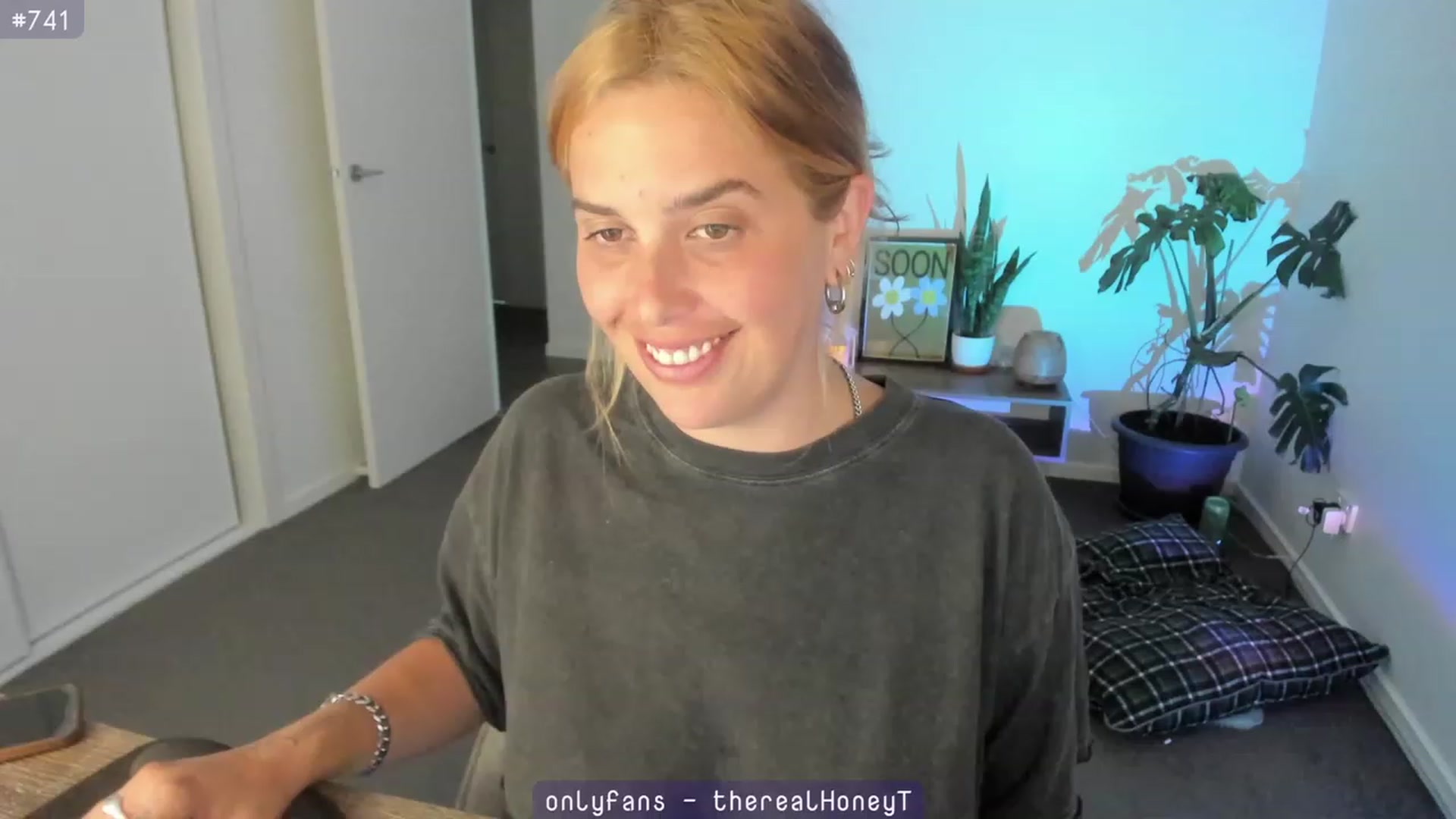 Gallery image thumbnail from HoneyTits_'s myfreecams stream on, 02/18/2024, 07:00 image 1 of 20