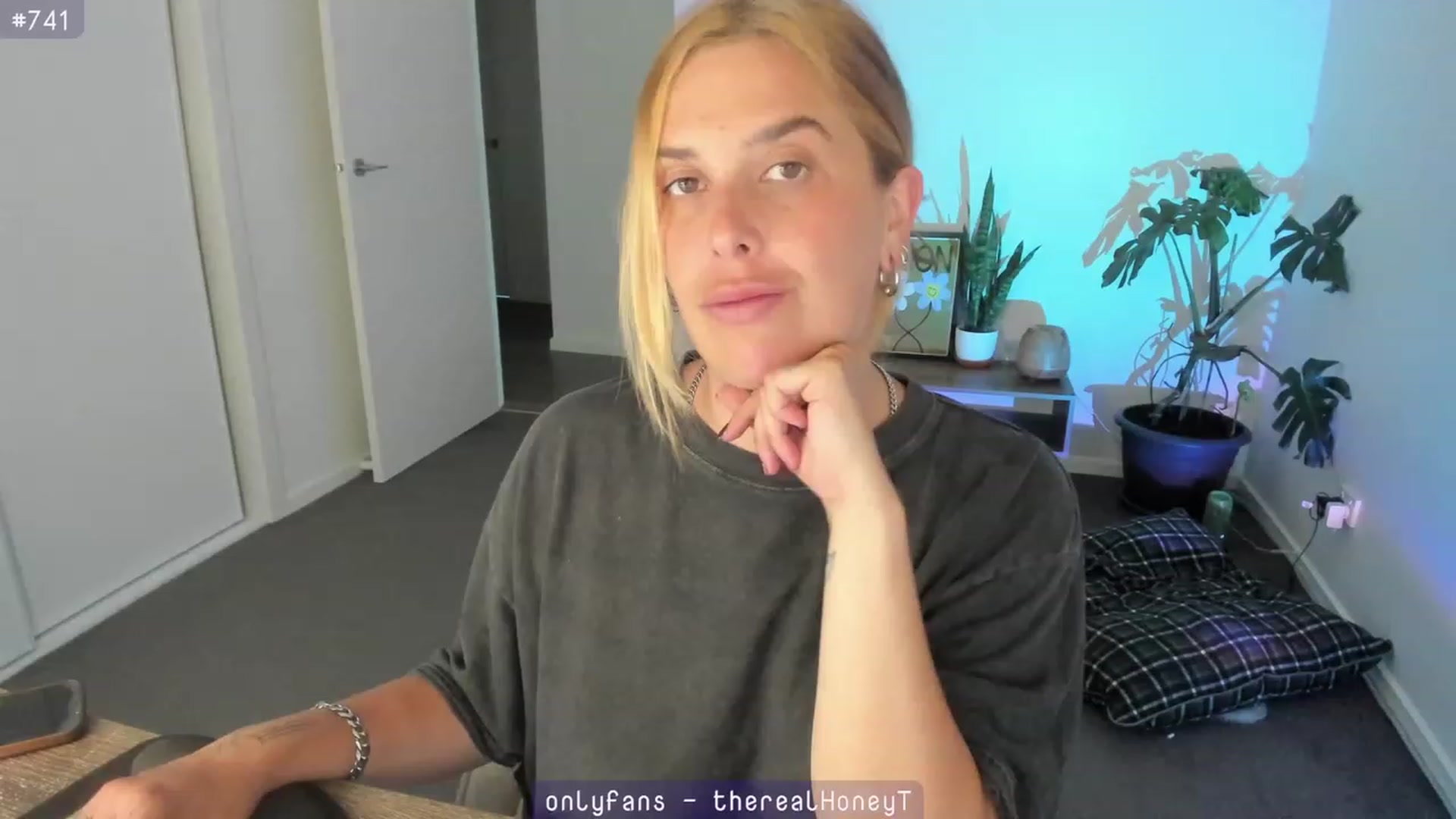 Gallery image thumbnail from HoneyTits_'s myfreecams stream on, 02/18/2024, 07:00 image 10 of 20