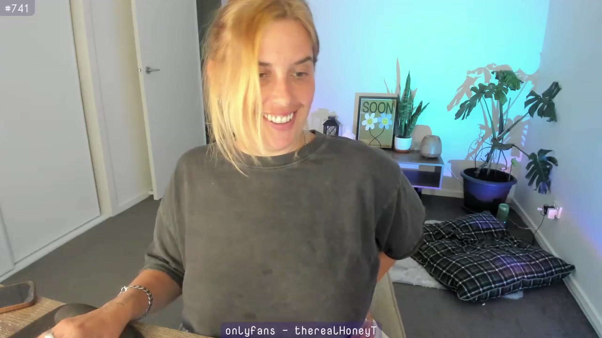 Gallery image thumbnail from HoneyTits_'s myfreecams stream on, 02/18/2024, 07:00 image 18 of 20