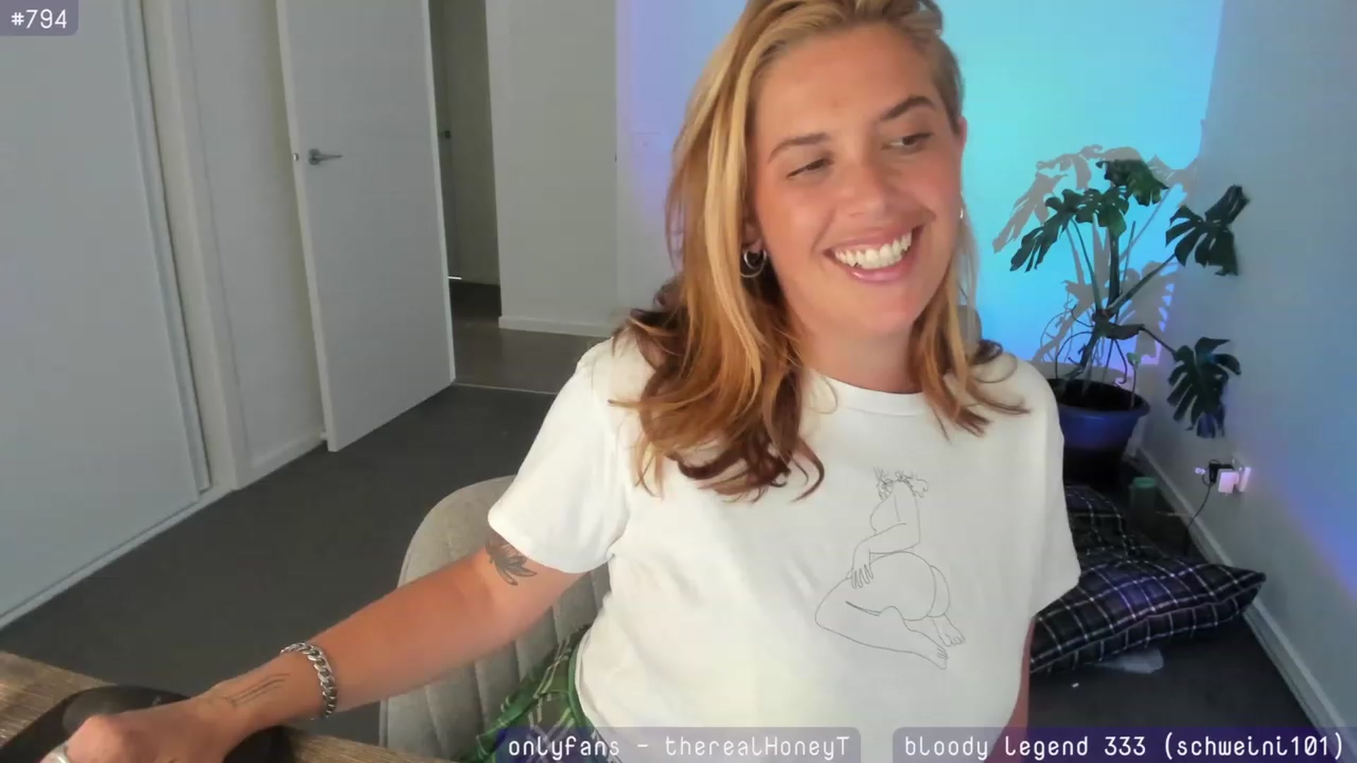 Gallery image thumbnail from HoneyTits_'s myfreecams stream on, 02/20/2024, 05:25 image 5 of 20