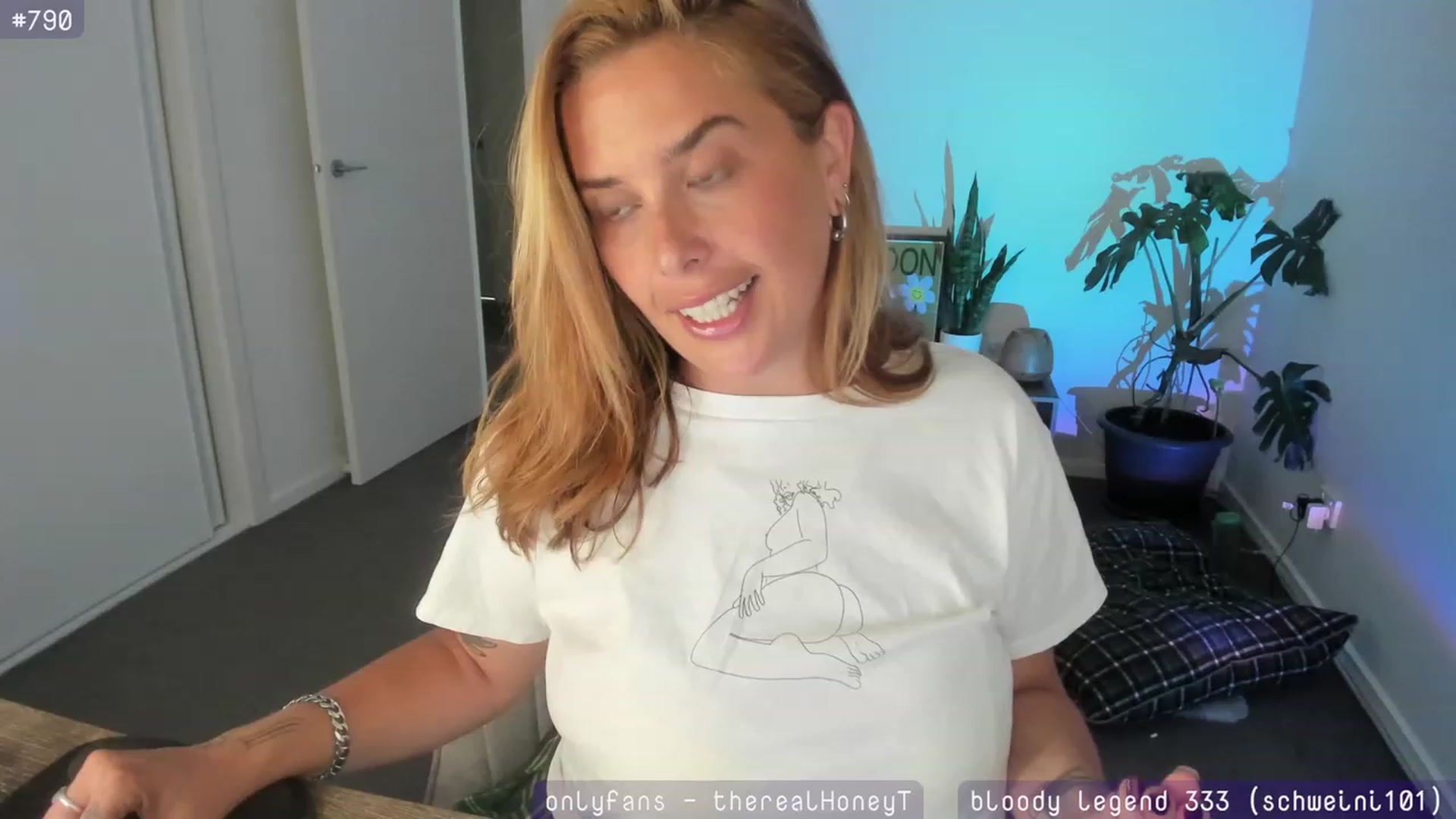 Gallery image thumbnail from HoneyTits_'s myfreecams stream on, 02/20/2024, 05:25 image 7 of 20