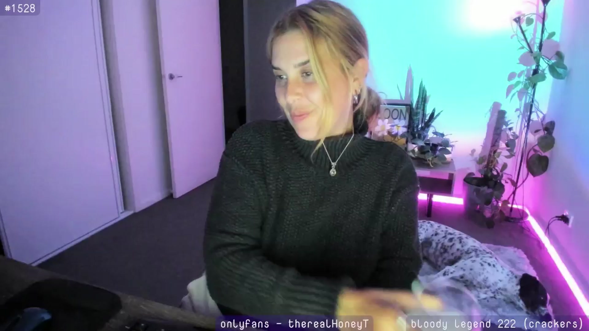 Gallery image thumbnail from HoneyTits_'s myfreecams stream on, 04/10/2024, 09:20 image 18 of 20