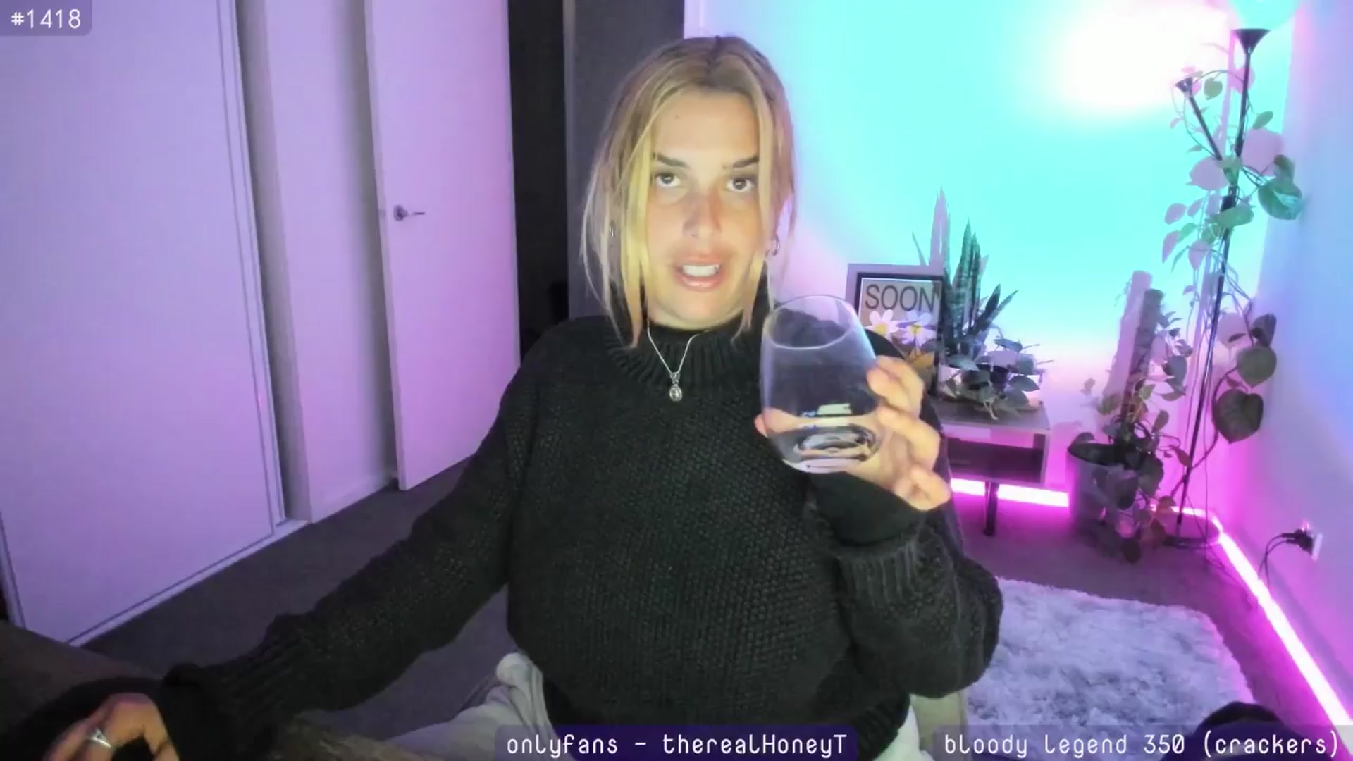 Gallery image thumbnail from HoneyTits_'s myfreecams stream on, 04/10/2024, 10:15 image 8 of 20