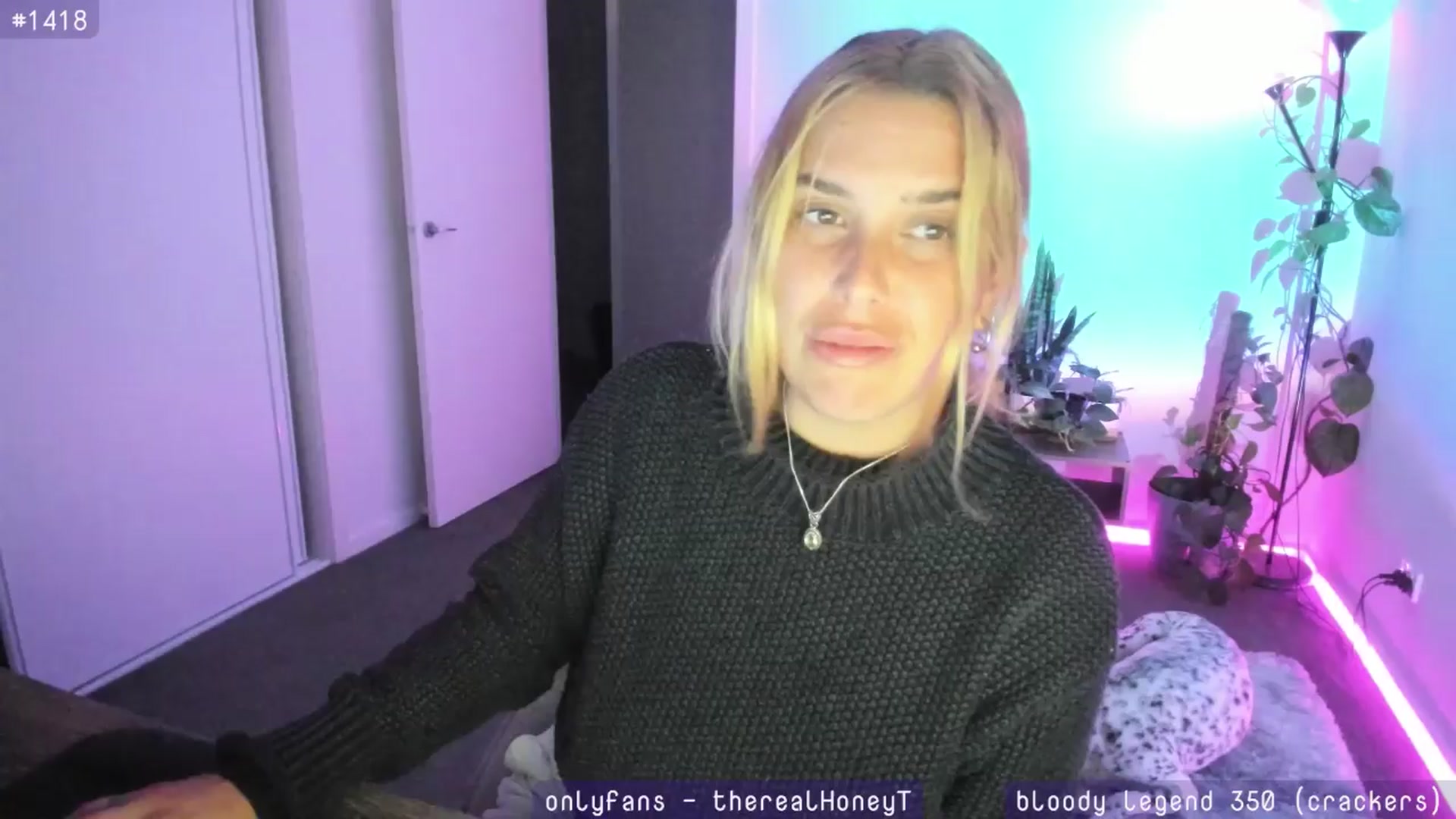 Gallery image thumbnail from HoneyTits_'s myfreecams stream on, 04/10/2024, 10:15 image 9 of 20