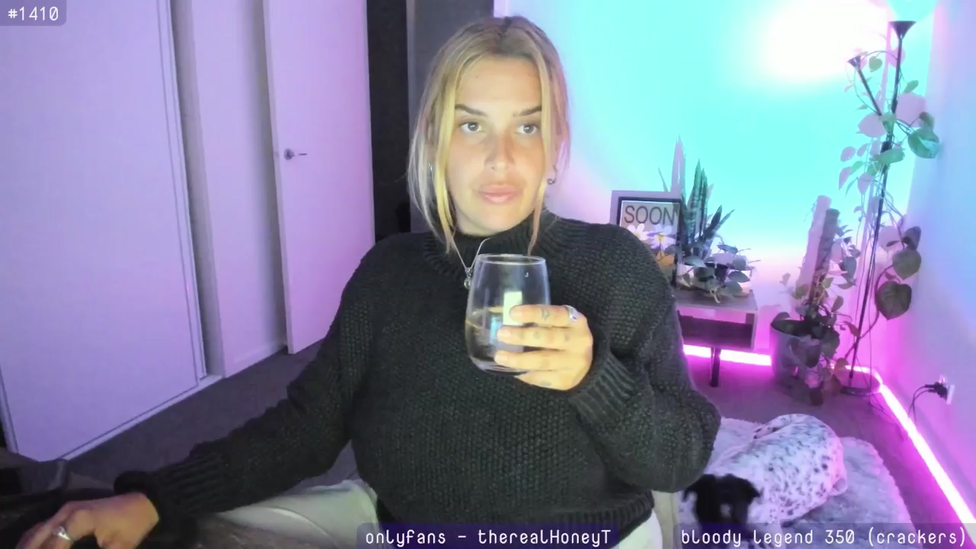 Gallery image thumbnail from HoneyTits_'s myfreecams stream on, 04/10/2024, 10:15 image 11 of 20