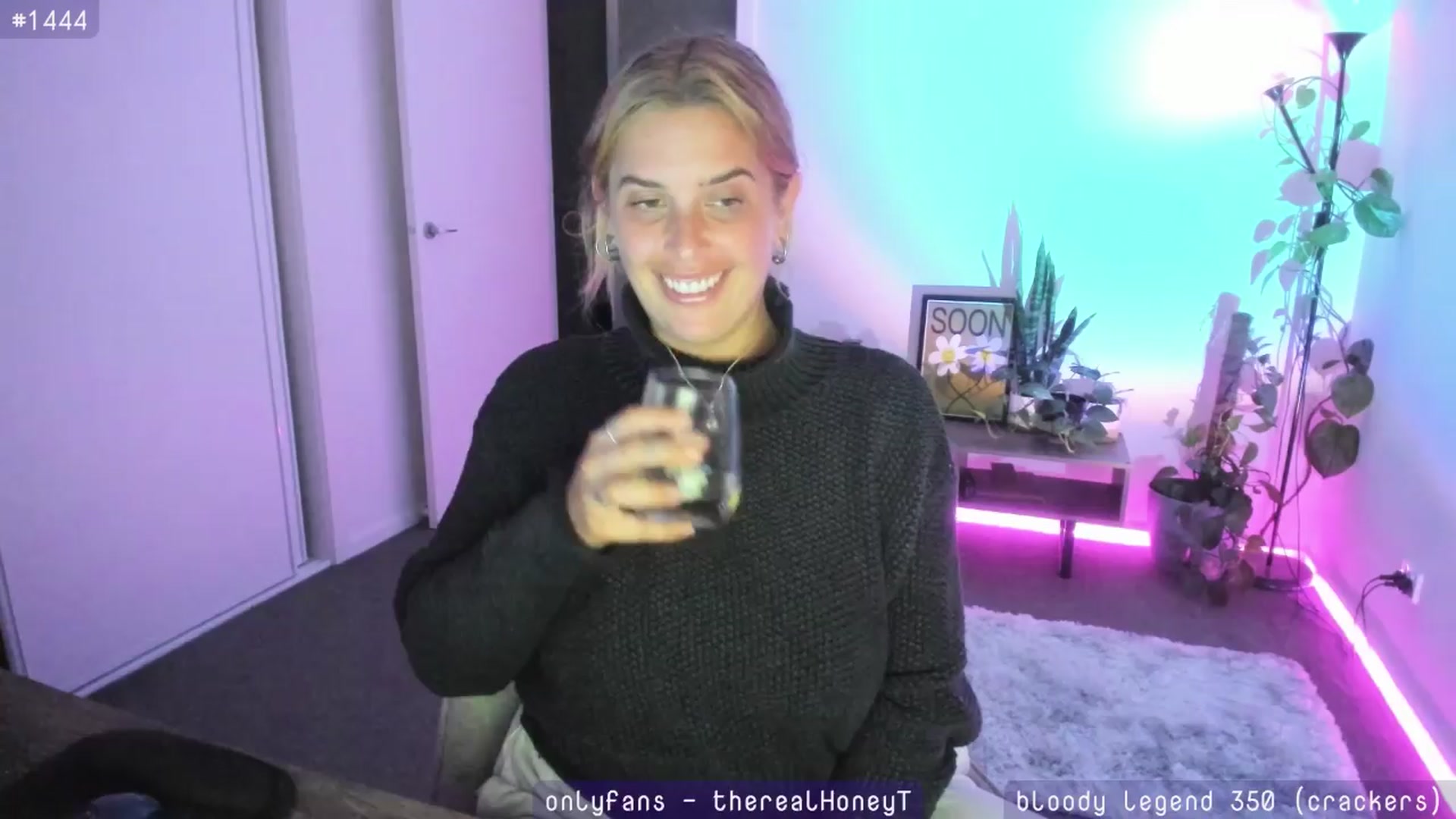 Gallery image thumbnail from HoneyTits_'s myfreecams stream on, 04/10/2024, 10:15 image 4 of 20