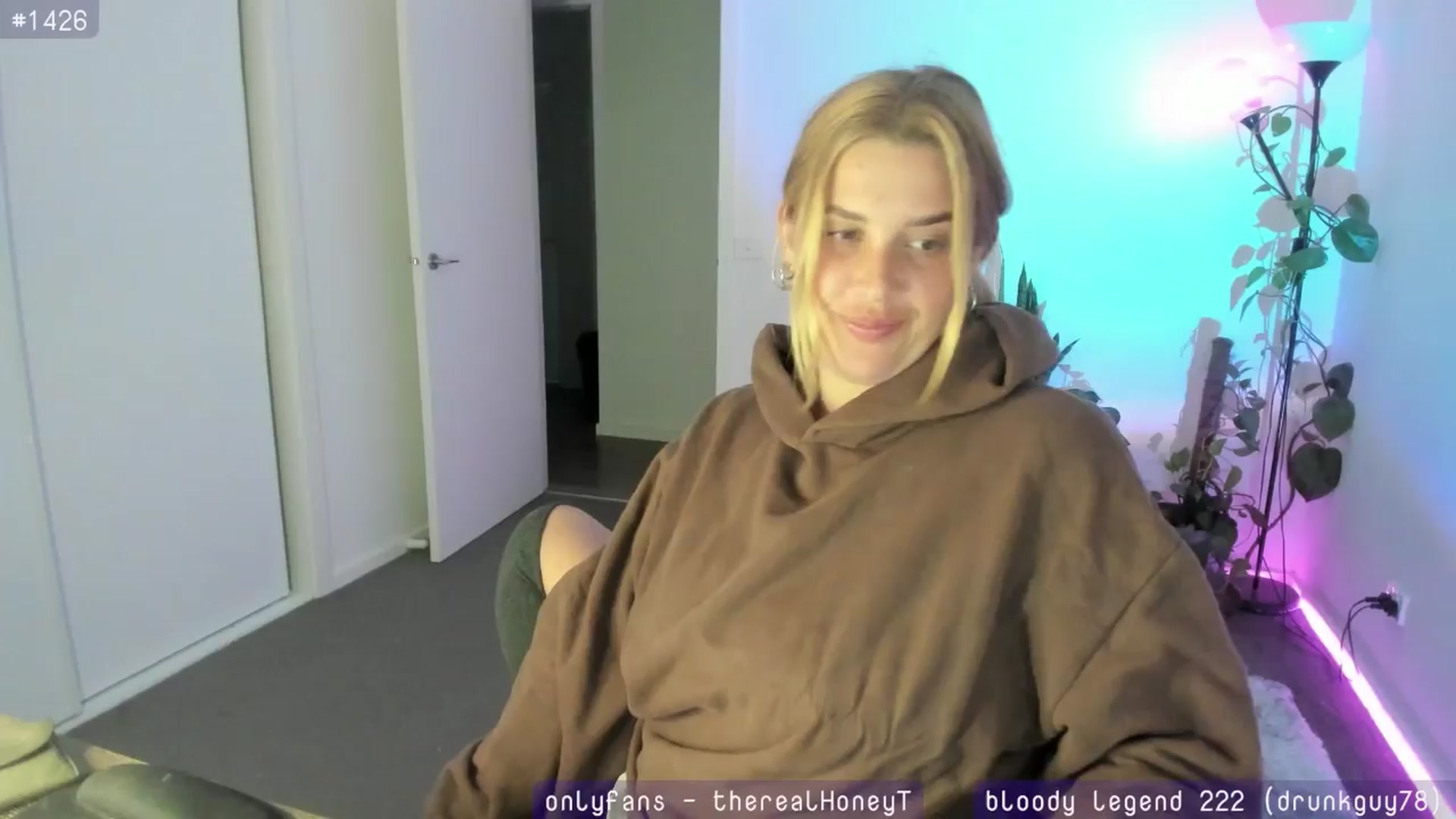 Gallery image thumbnail from HoneyTits_'s myfreecams stream on, 04/11/2024, 08:07 image 18 of 20