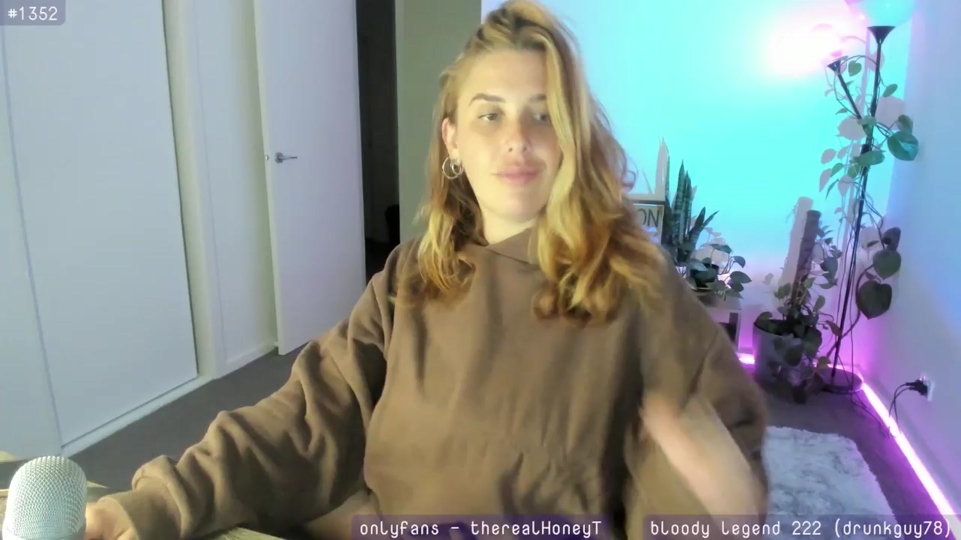 Gallery image thumbnail from HoneyTits_'s myfreecams stream on, 04/11/2024, 10:34 image 8 of 20