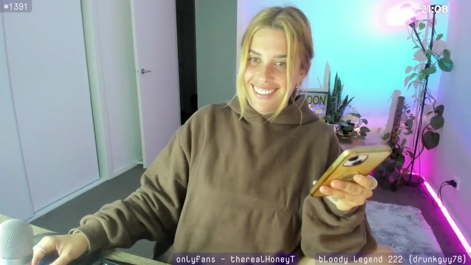 Gallery image thumbnail from HoneyTits_'s myfreecams stream on, 04/11/2024, 10:34 image 1 of 20