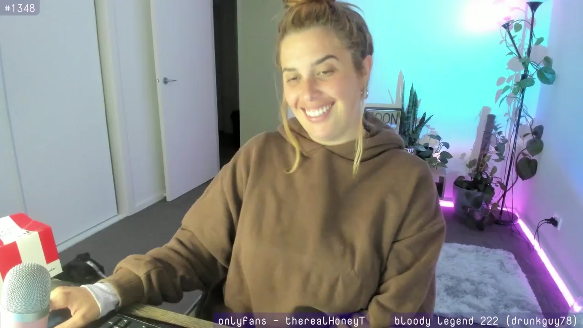 Gallery image thumbnail from HoneyTits_'s myfreecams stream on, 04/11/2024, 10:34 image 15 of 20