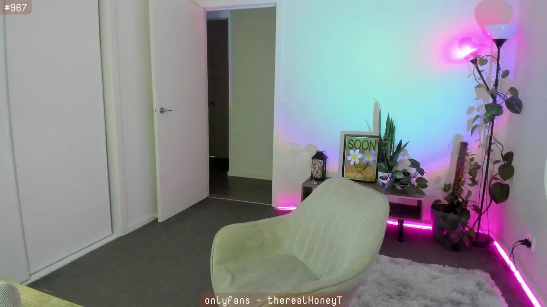 Gallery image thumbnail from HoneyTits_'s myfreecams stream on, 04/27/2024, 08:35 image 2 of 20