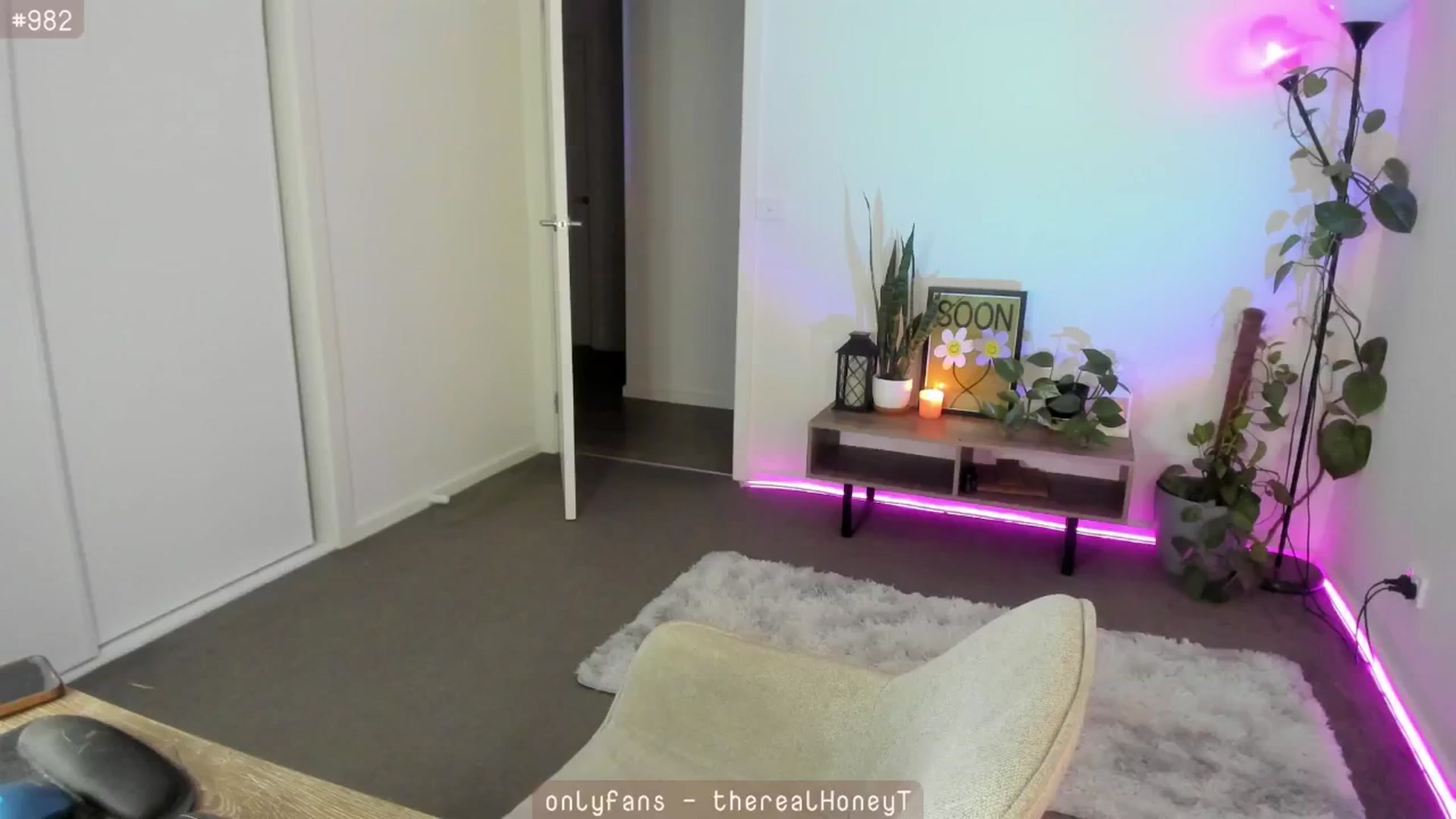 Gallery image thumbnail from HoneyTits_'s myfreecams stream on, 04/30/2024, 08:08 image 1 of 20