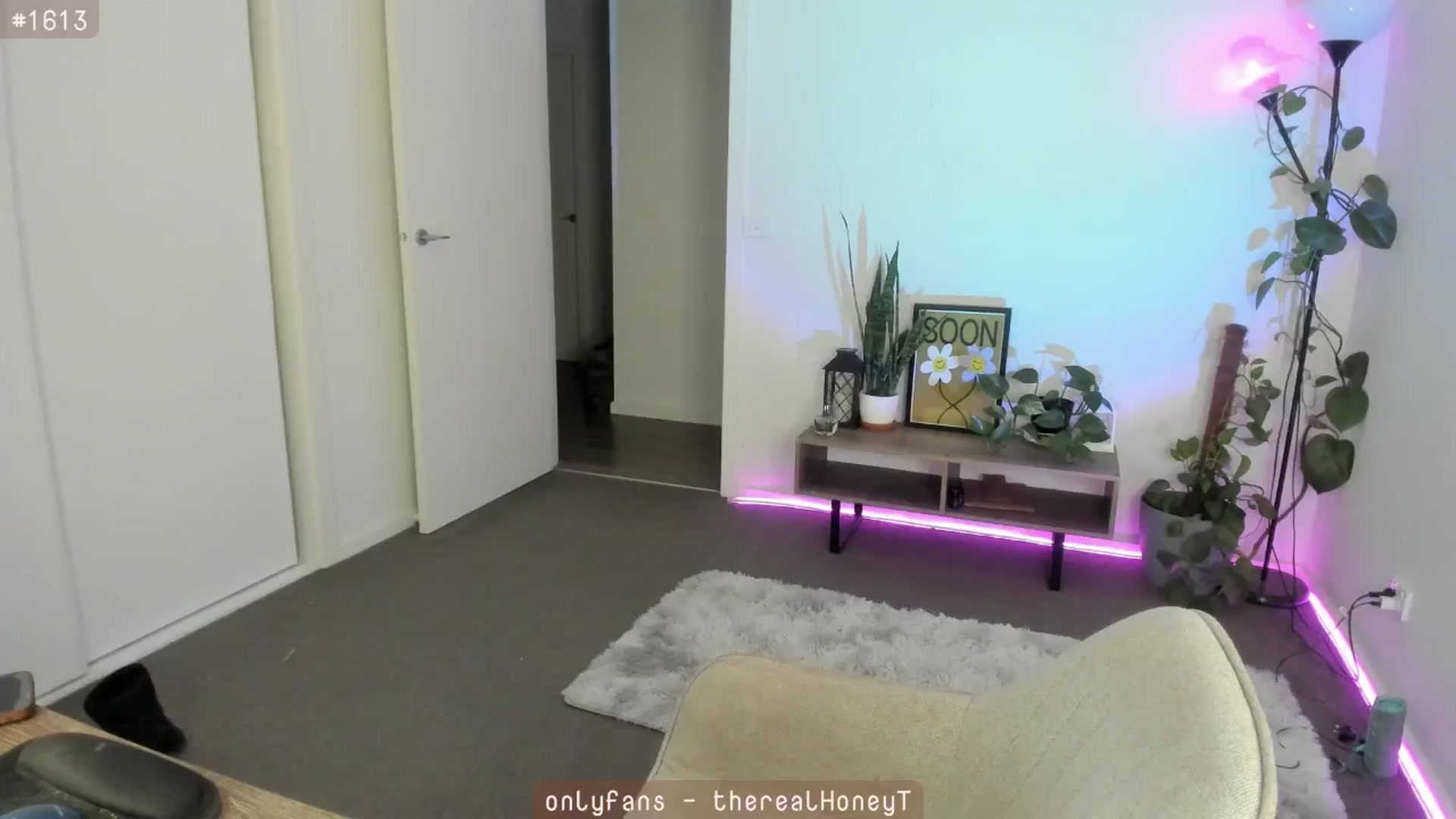 Gallery image thumbnail from HoneyTits_'s myfreecams stream on, 05/04/2024, 08:33 image 10 of 20