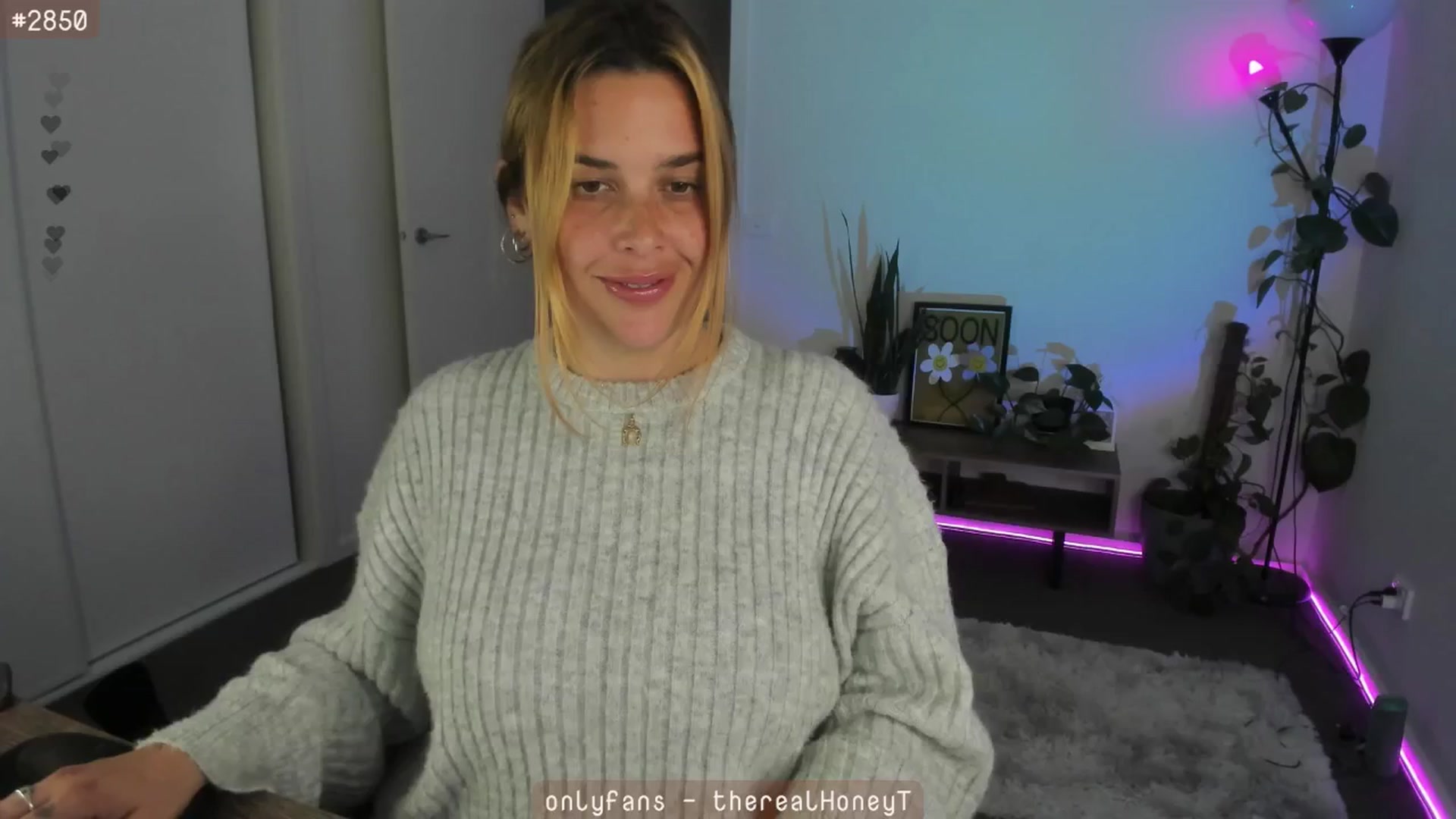 Gallery image thumbnail from HoneyTits_'s myfreecams stream on, 05/04/2024, 08:33 image 9 of 20