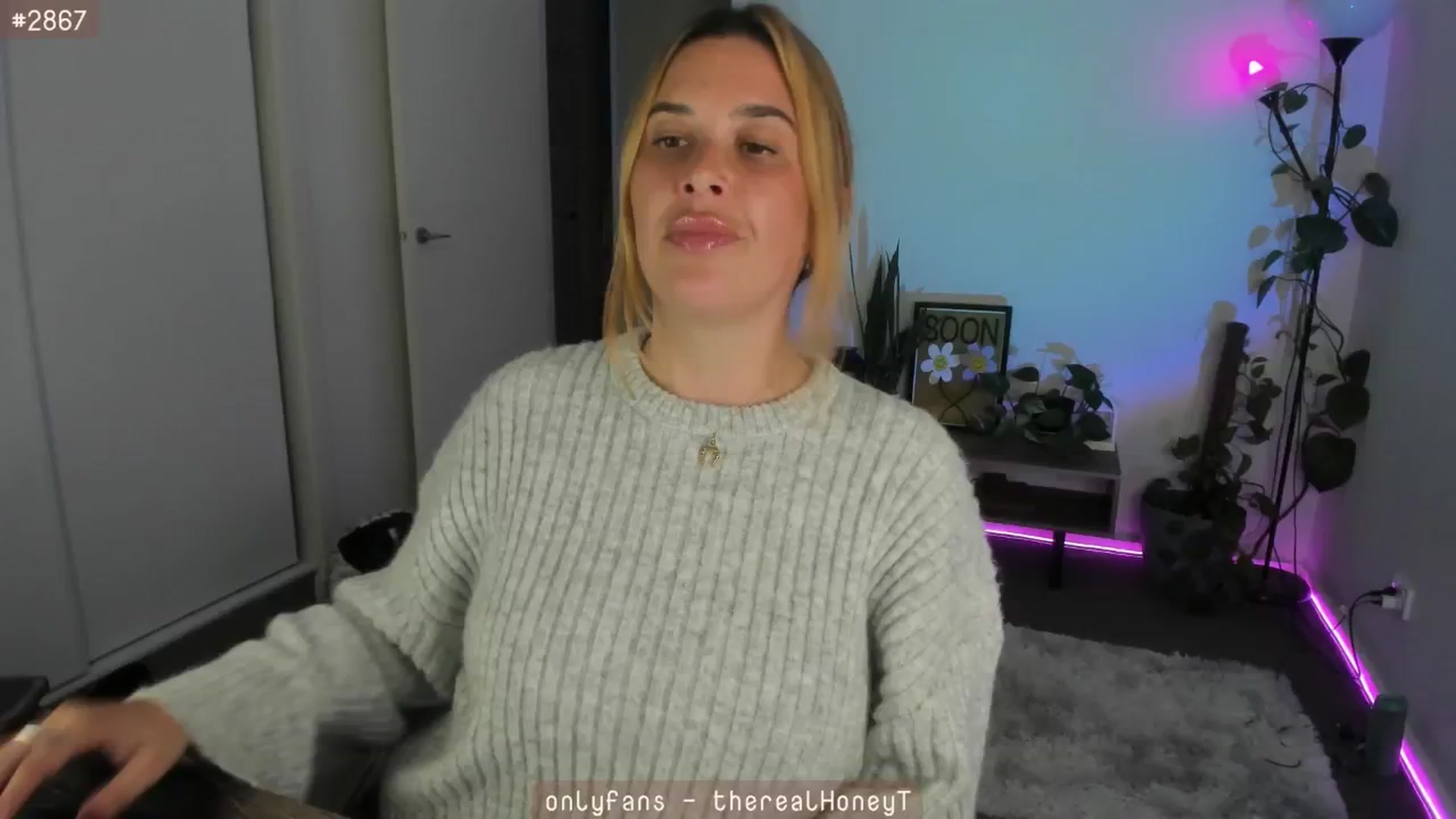 Gallery image thumbnail from HoneyTits_'s myfreecams stream on, 05/04/2024, 08:33 image 8 of 20
