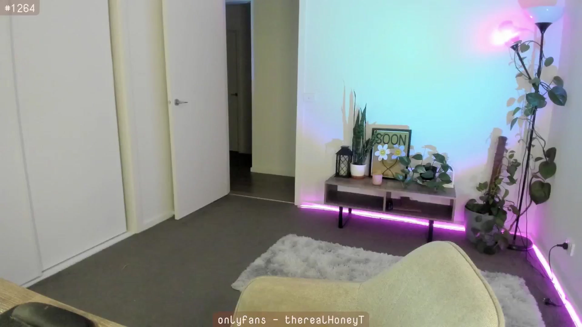 Gallery image thumbnail from HoneyTits_'s myfreecams stream on, 05/08/2024, 10:51 image 6 of 20