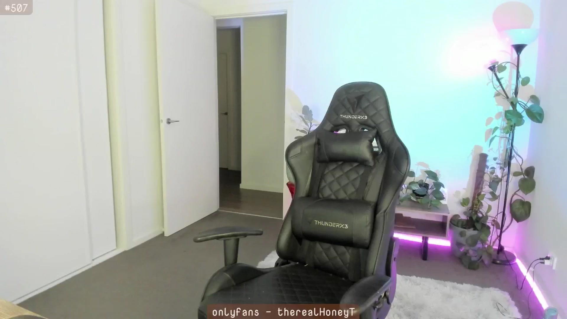 Gallery image thumbnail from HoneyTits_'s myfreecams stream on, 05/15/2024, 09:54 image 16 of 20