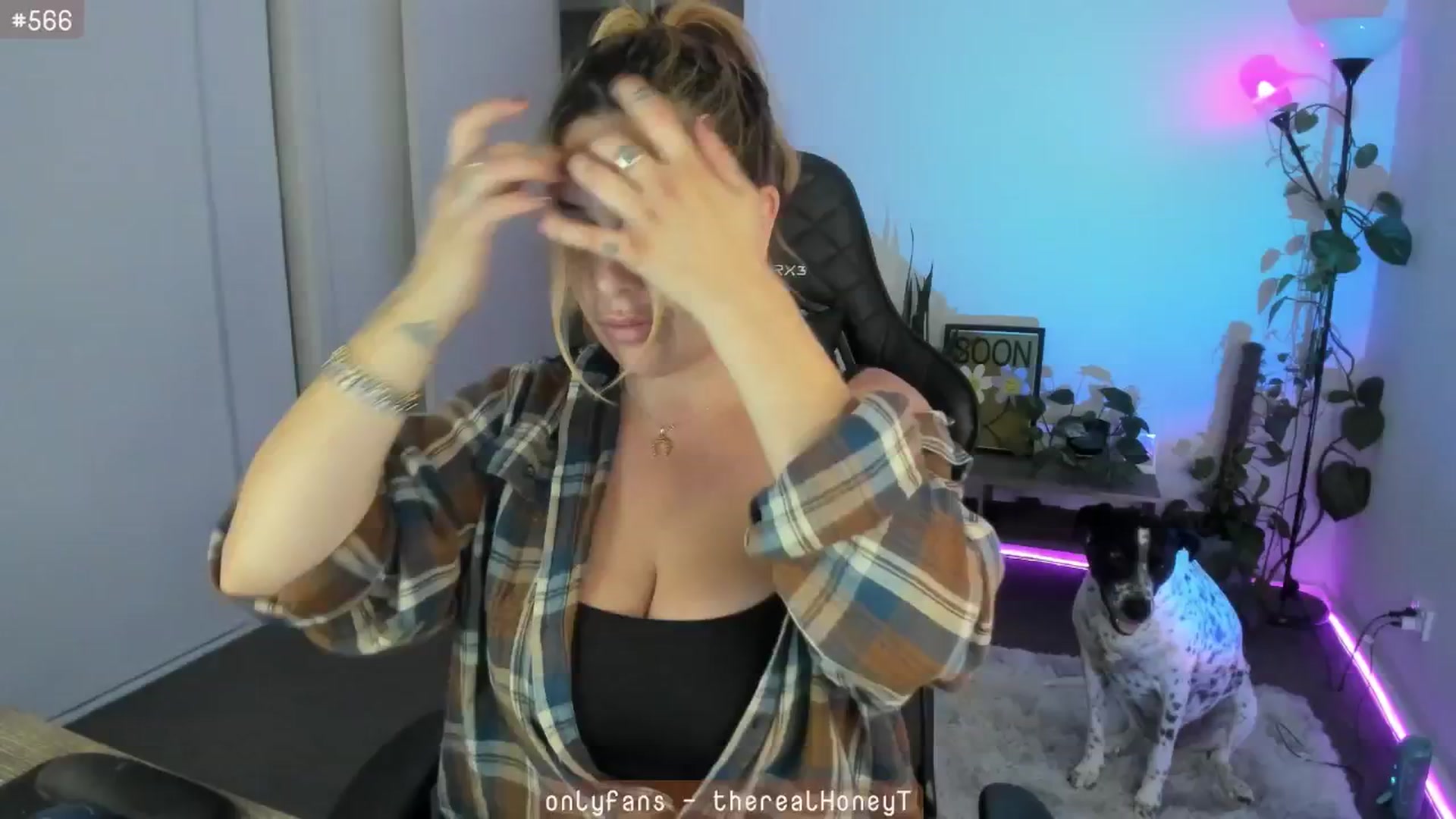Gallery image thumbnail from HoneyTits_'s myfreecams stream on, 05/15/2024, 09:54 image 1 of 20