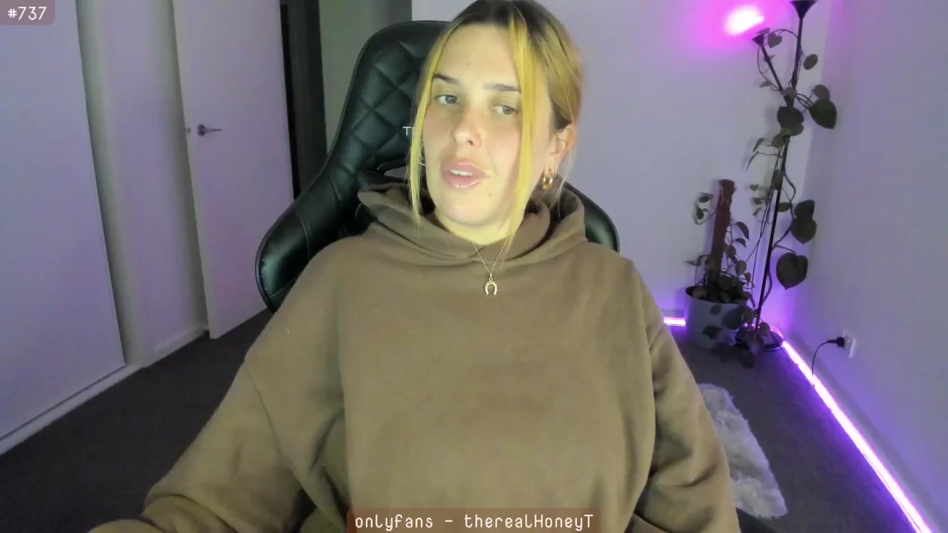 Gallery image thumbnail from HoneyTits_'s myfreecams stream on, 05/23/2024, 10:29 image 6 of 20
