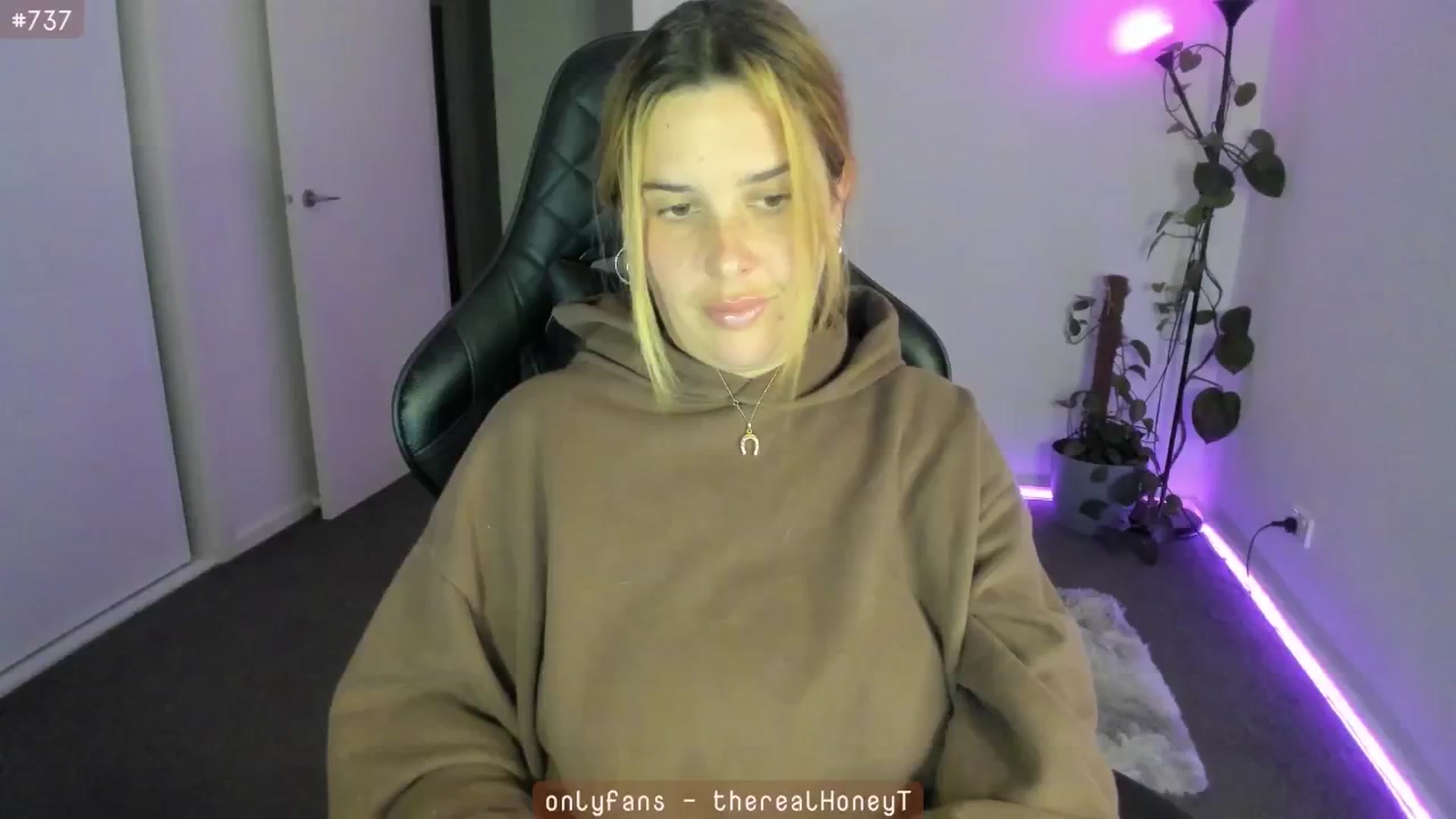 Gallery image thumbnail from HoneyTits_'s myfreecams stream on, 05/23/2024, 10:29 image 7 of 20