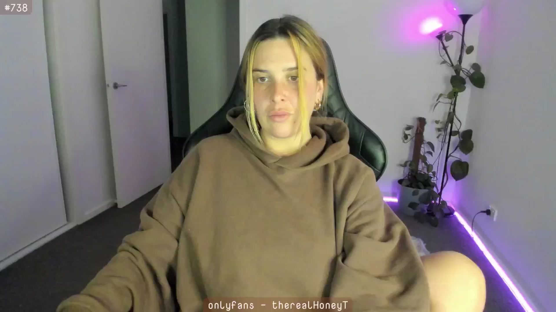 Gallery image thumbnail from HoneyTits_'s myfreecams stream on, 05/23/2024, 10:29 image 1 of 20