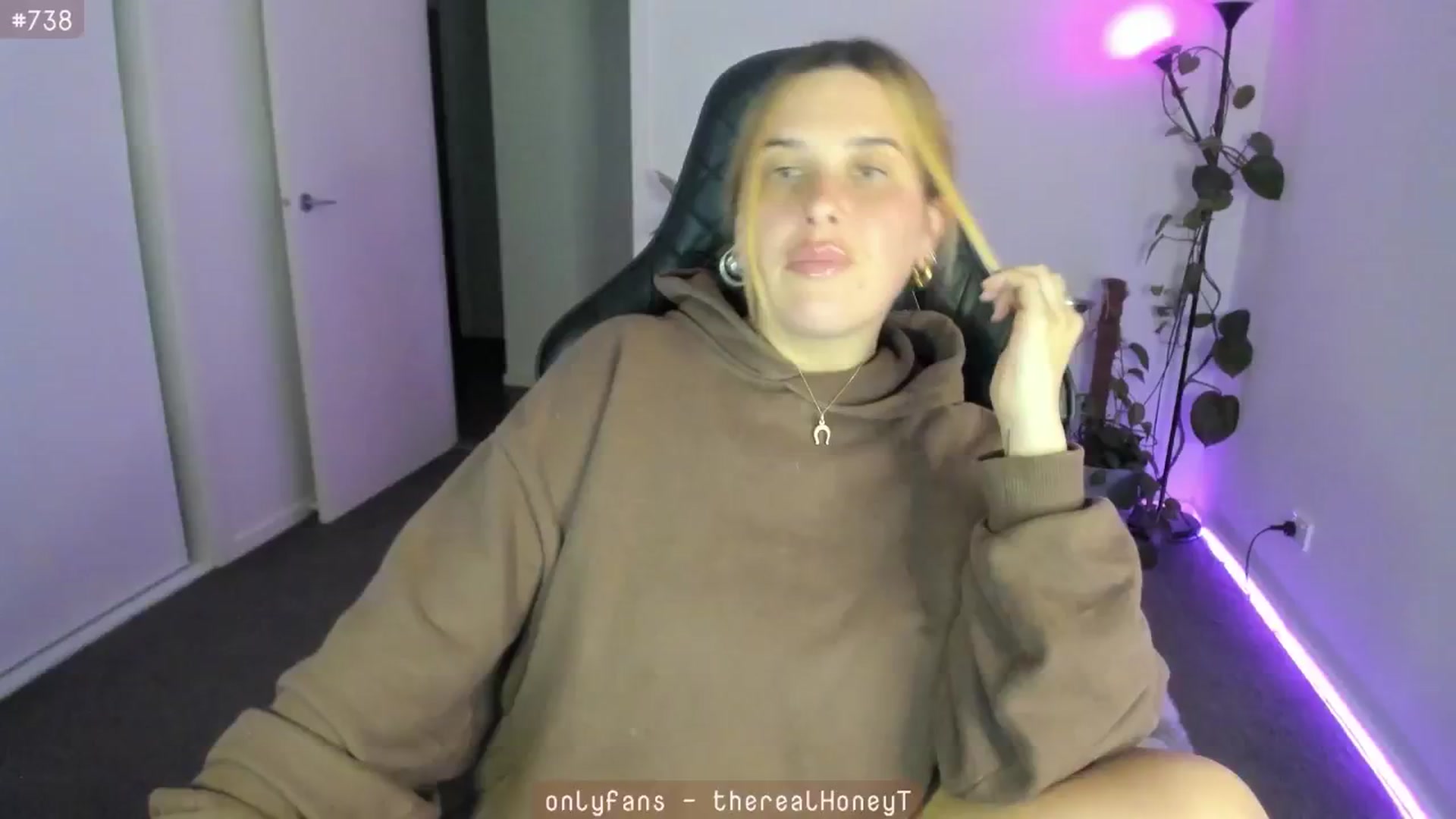 Gallery image thumbnail from HoneyTits_'s myfreecams stream on, 05/23/2024, 10:29 image 5 of 20