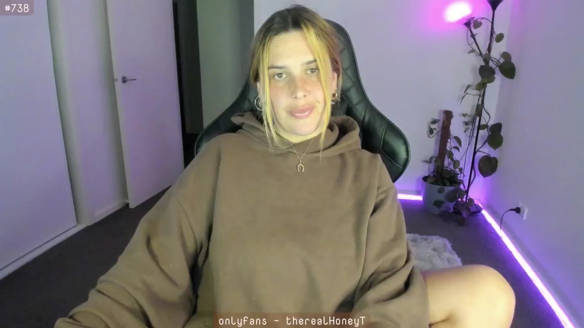 Gallery image thumbnail from HoneyTits_'s myfreecams stream on, 05/23/2024, 10:29 image 4 of 20