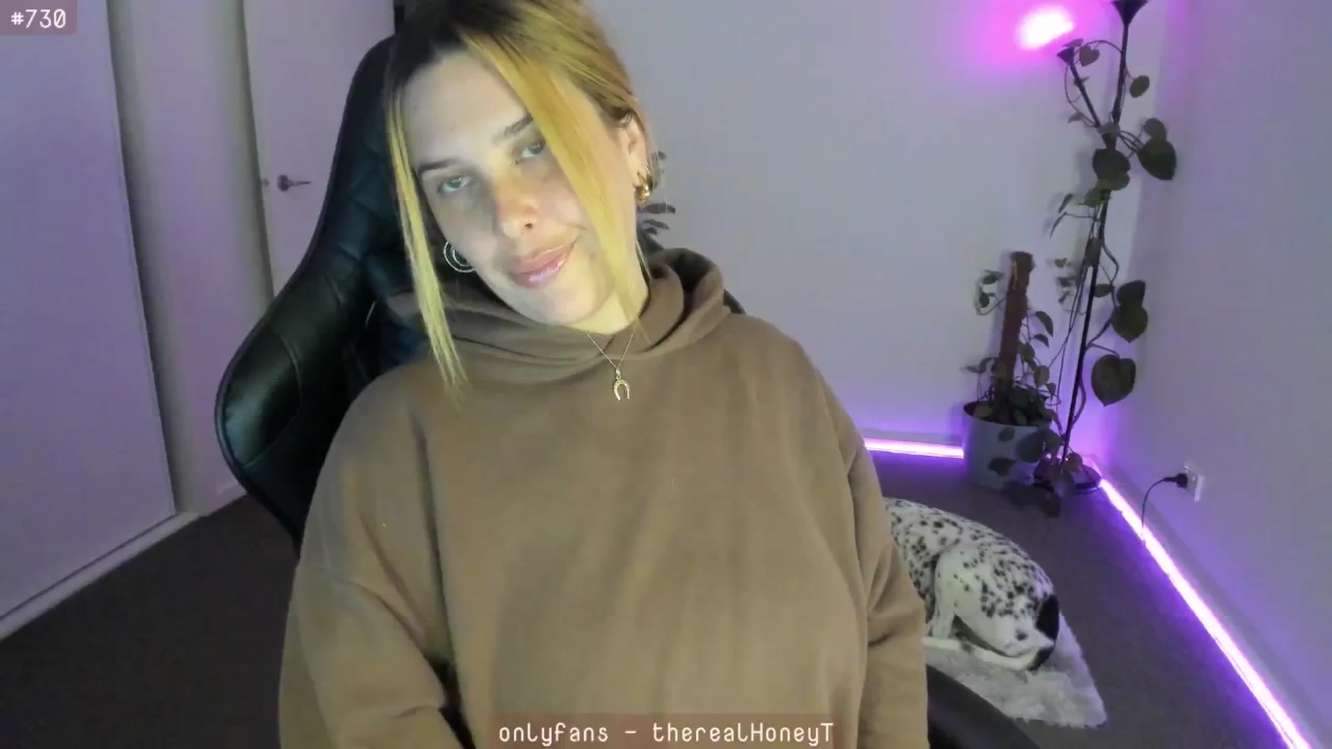Gallery image thumbnail from HoneyTits_'s myfreecams stream on, 05/23/2024, 10:29 image 10 of 20