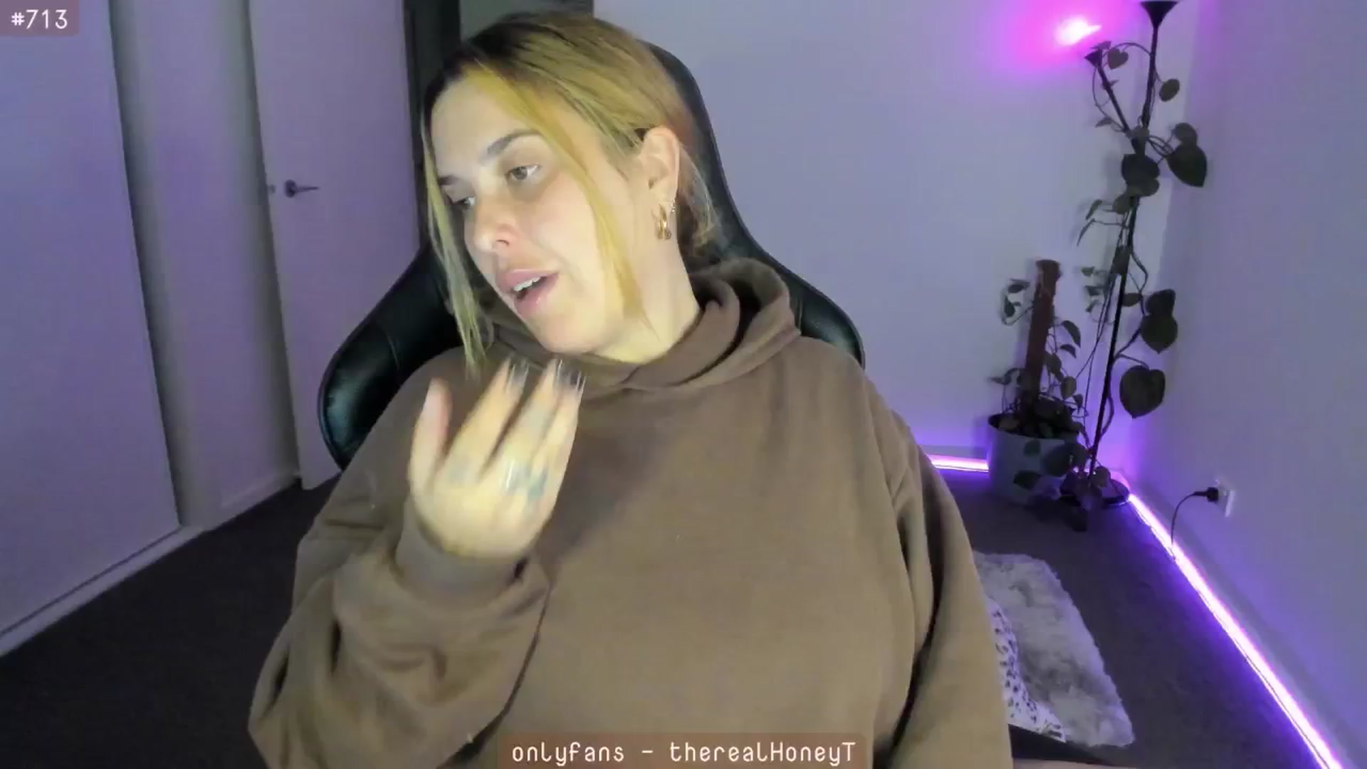 Gallery image thumbnail from HoneyTits_'s myfreecams stream on, 05/23/2024, 10:29 image 19 of 20