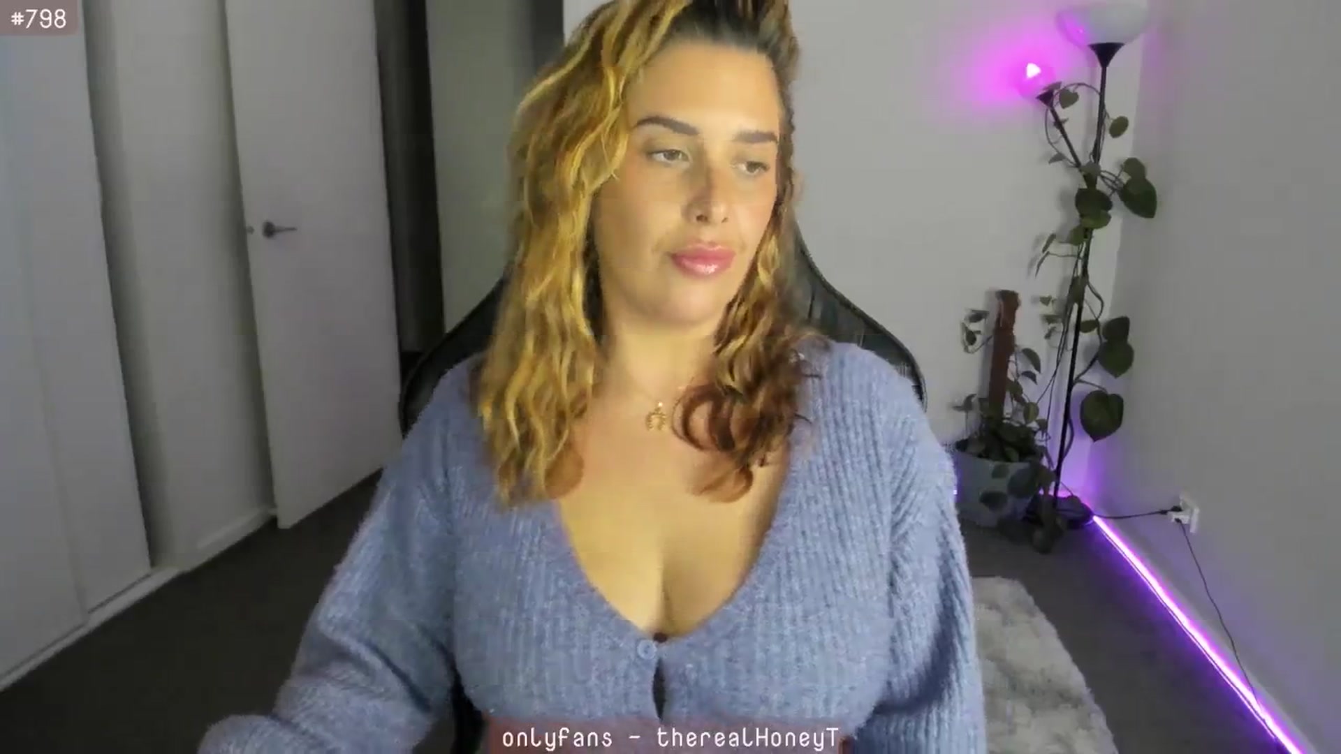 Gallery image thumbnail from HoneyTits_'s myfreecams stream on, 05/25/2024, 09:15 image 4 of 20