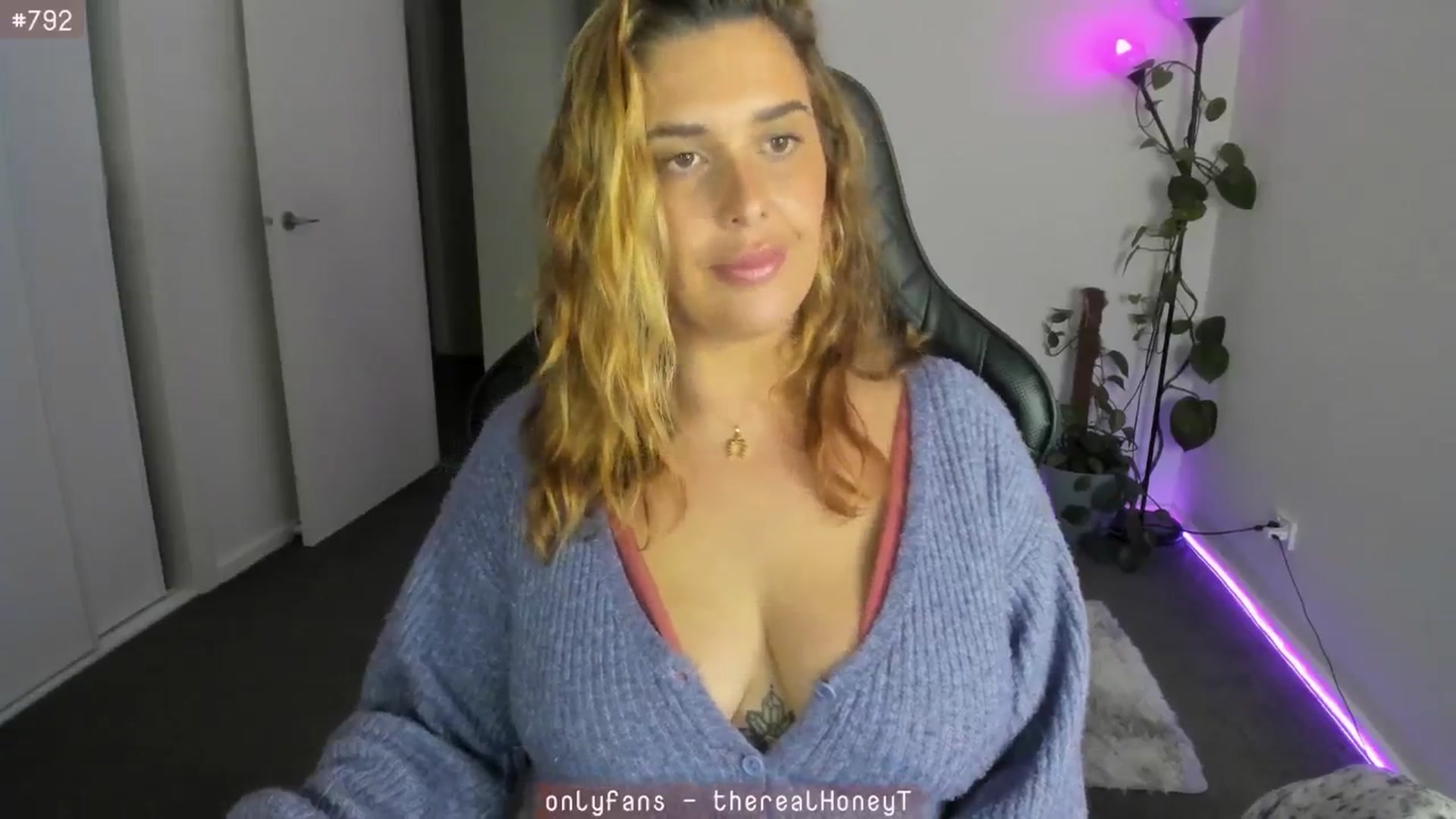 Gallery image thumbnail from HoneyTits_'s myfreecams stream on, 05/25/2024, 09:15 image 12 of 20