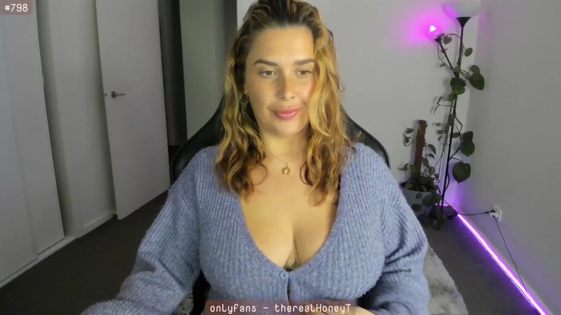 Gallery image thumbnail from HoneyTits_'s myfreecams stream on, 05/25/2024, 09:15 image 3 of 20