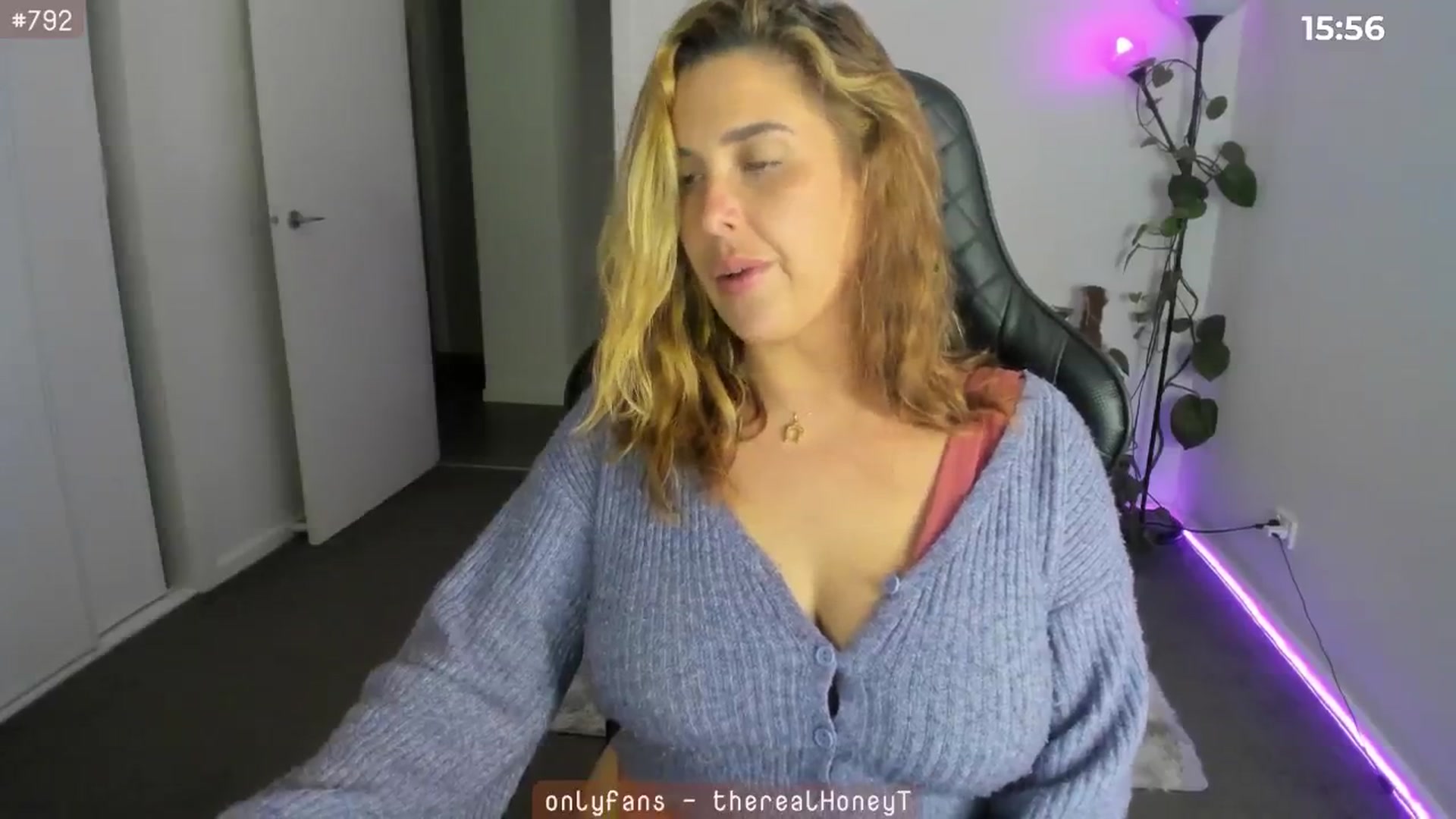 Gallery image thumbnail from HoneyTits_'s myfreecams stream on, 05/25/2024, 09:15 image 17 of 20
