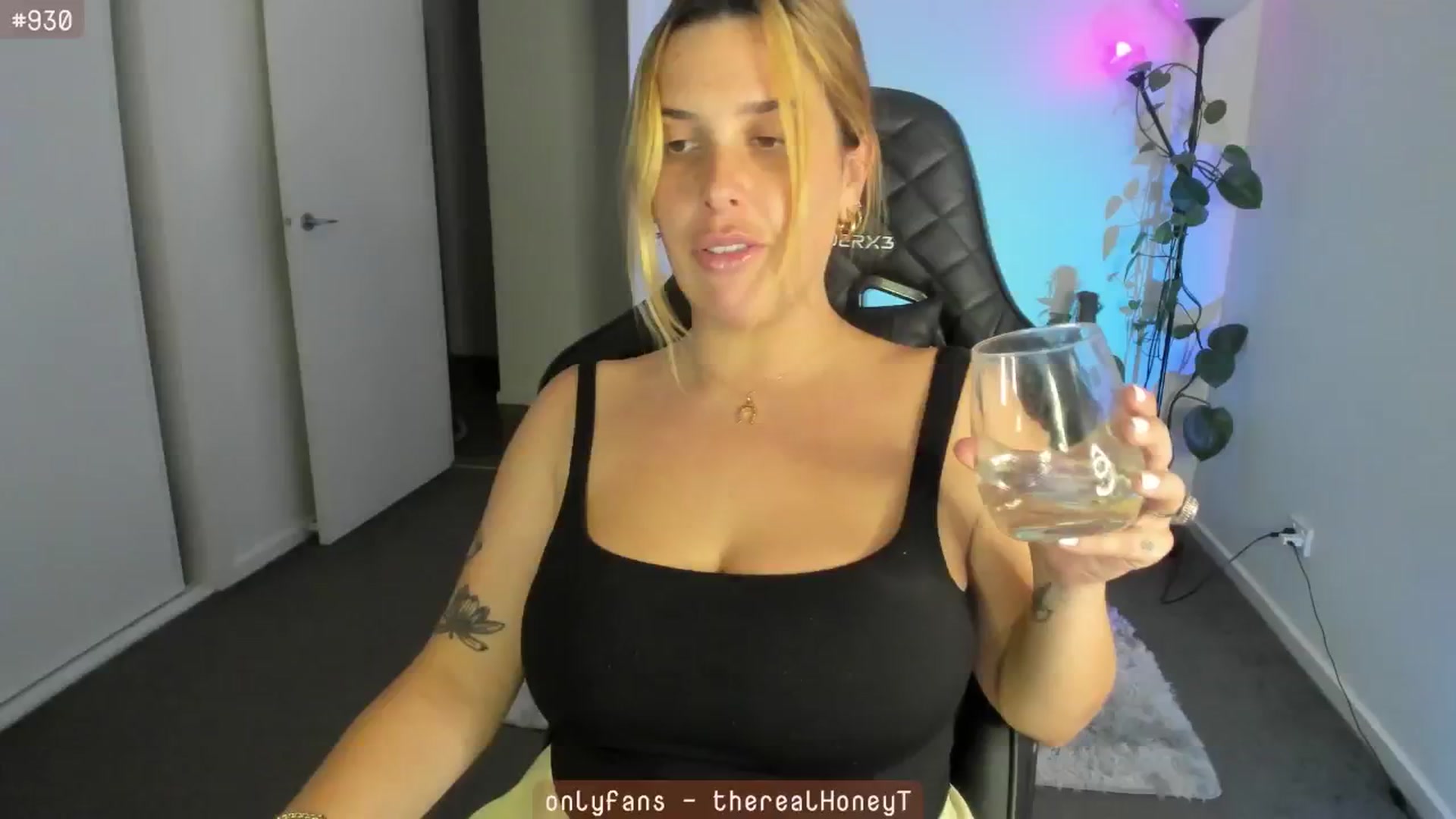 Gallery image thumbnail from HoneyTits_'s myfreecams stream on, 06/02/2024, 08:49 image 5 of 20