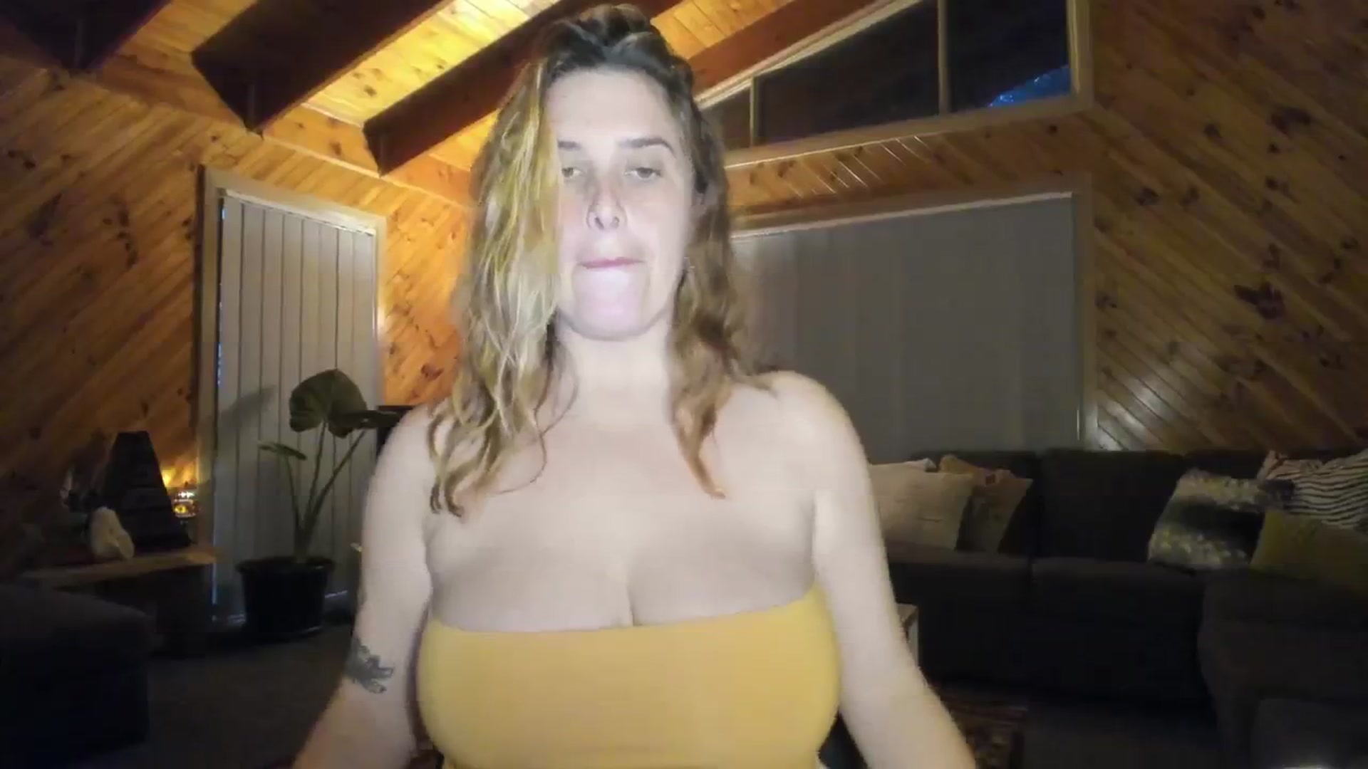 Gallery image thumbnail from HoneyTits_'s myfreecams stream on, 06/12/2024, 07:27 image 16 of 20