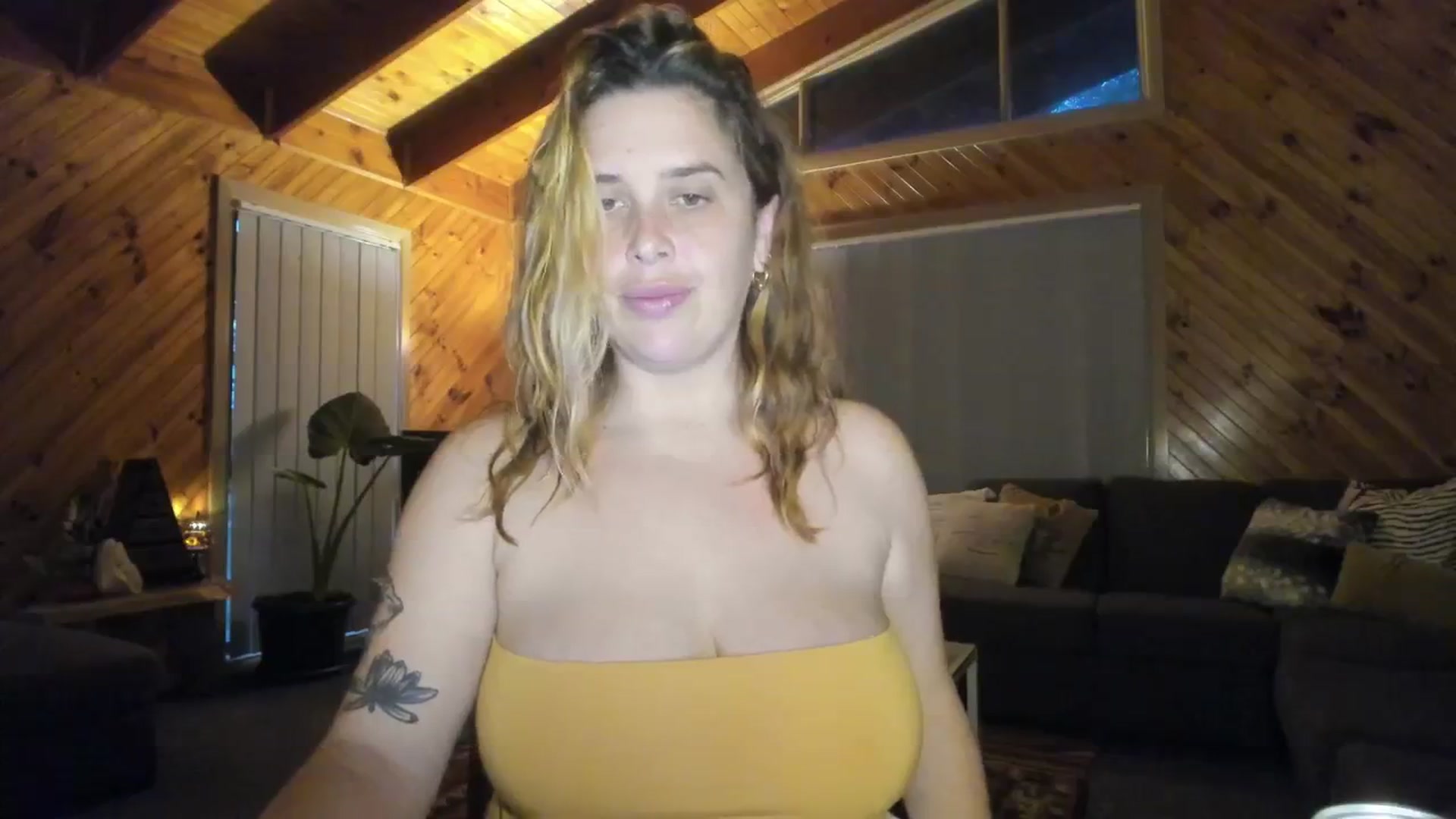 Gallery image thumbnail from HoneyTits_'s myfreecams stream on, 06/12/2024, 07:27 image 10 of 20