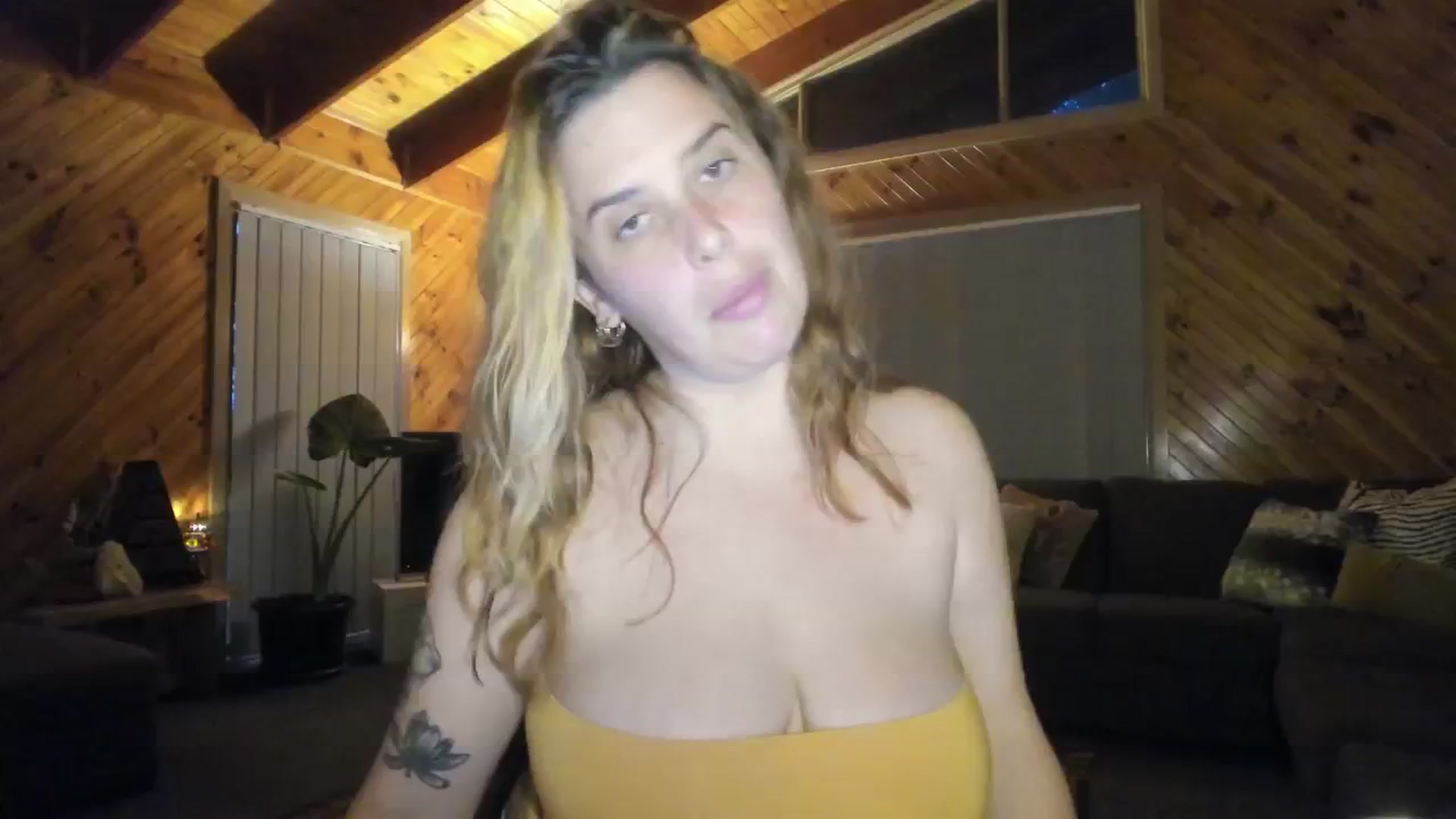 Gallery image thumbnail from HoneyTits_'s myfreecams stream on, 06/12/2024, 07:27 image 17 of 20