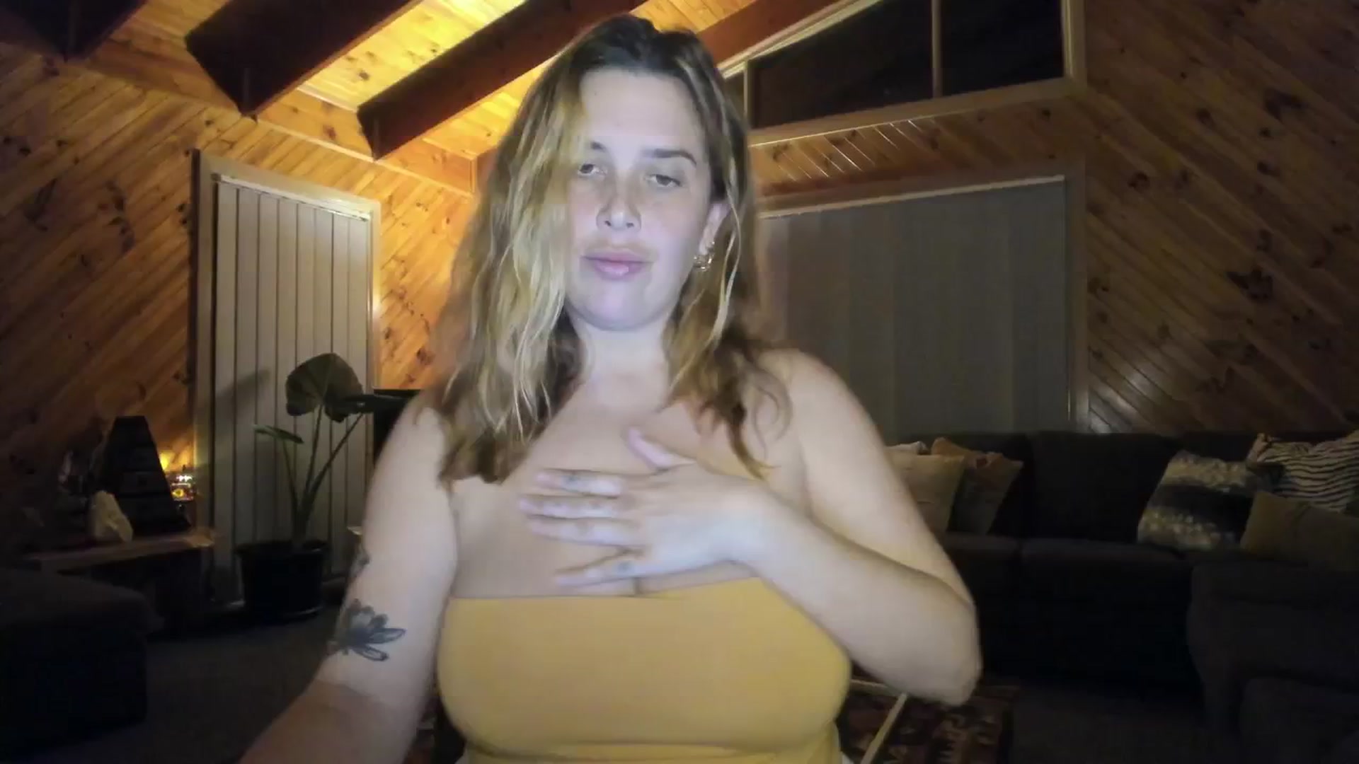 Gallery image thumbnail from HoneyTits_'s myfreecams stream on, 06/12/2024, 08:02 image 17 of 20