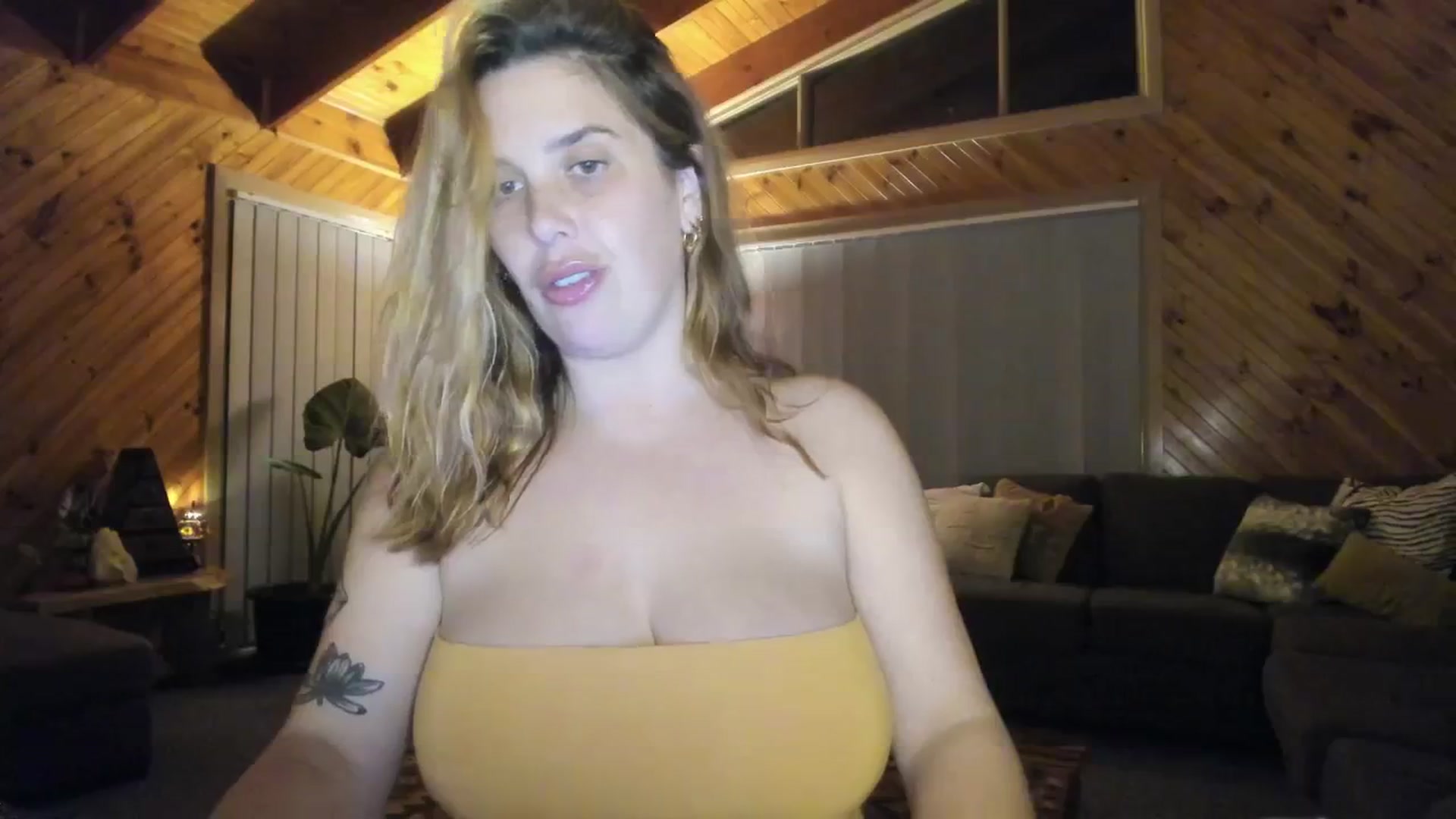 Gallery image thumbnail from HoneyTits_'s myfreecams stream on, 06/12/2024, 10:32 image 18 of 20