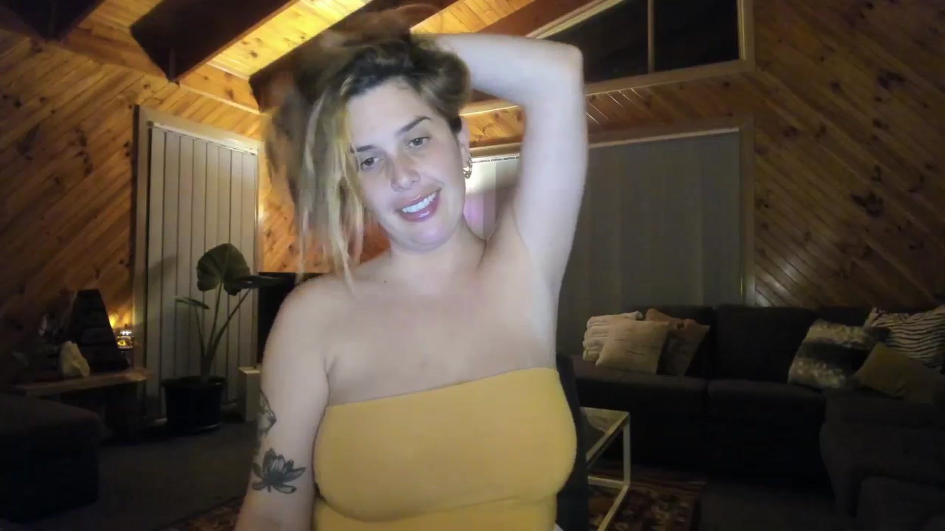 Gallery image thumbnail from HoneyTits_'s myfreecams stream on, 06/12/2024, 10:54 image 9 of 20