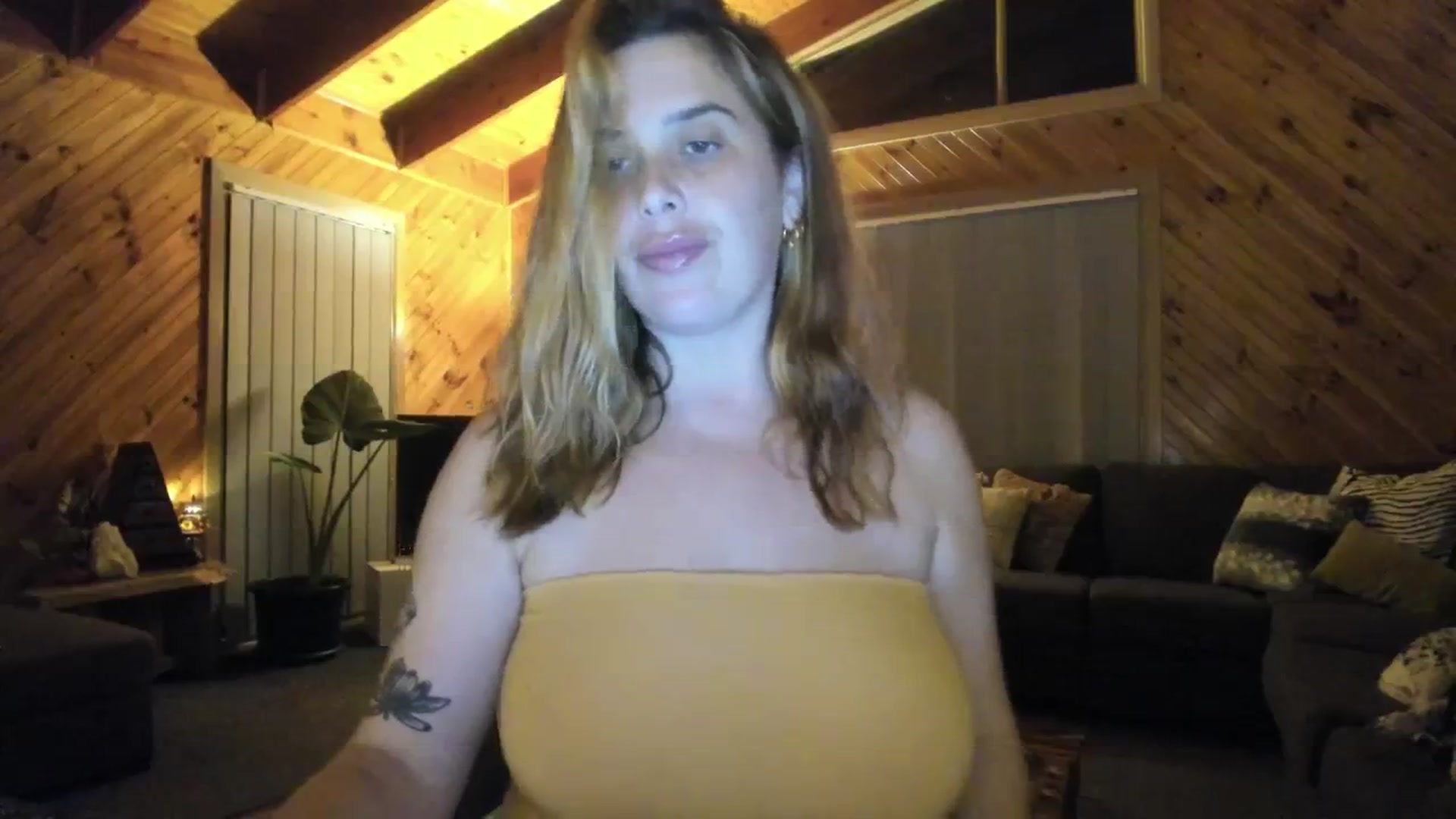 Gallery image thumbnail from HoneyTits_'s myfreecams stream on, 06/12/2024, 11:34 image 14 of 20