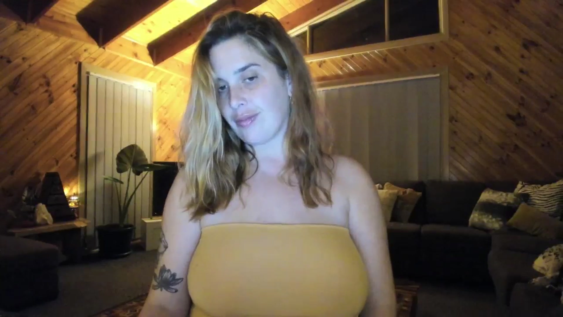 Gallery image thumbnail from HoneyTits_'s myfreecams stream on, 06/12/2024, 11:34 image 16 of 20