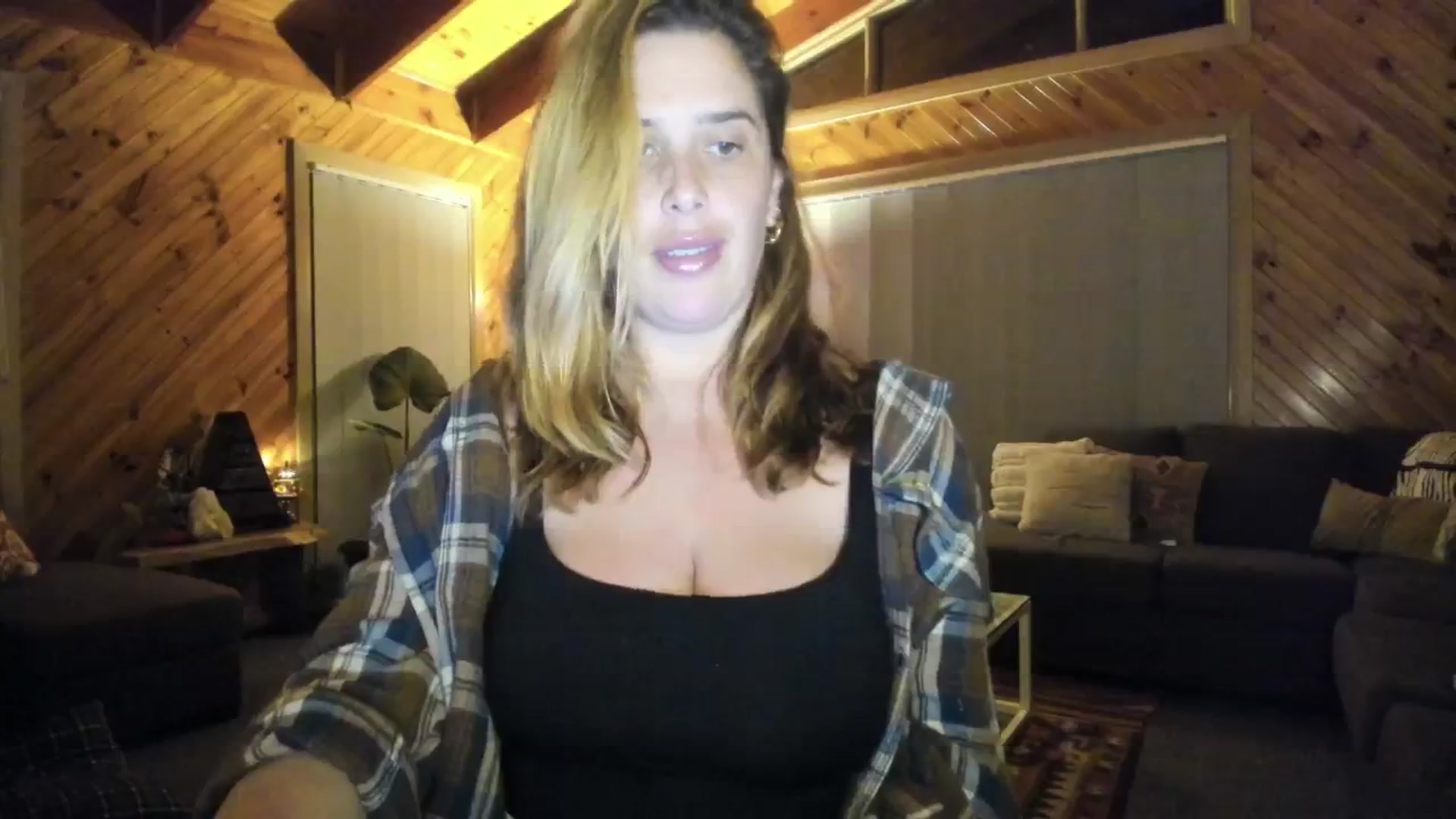 Gallery image thumbnail from HoneyTits_'s myfreecams stream on, 06/14/2024, 08:03 image 9 of 20
