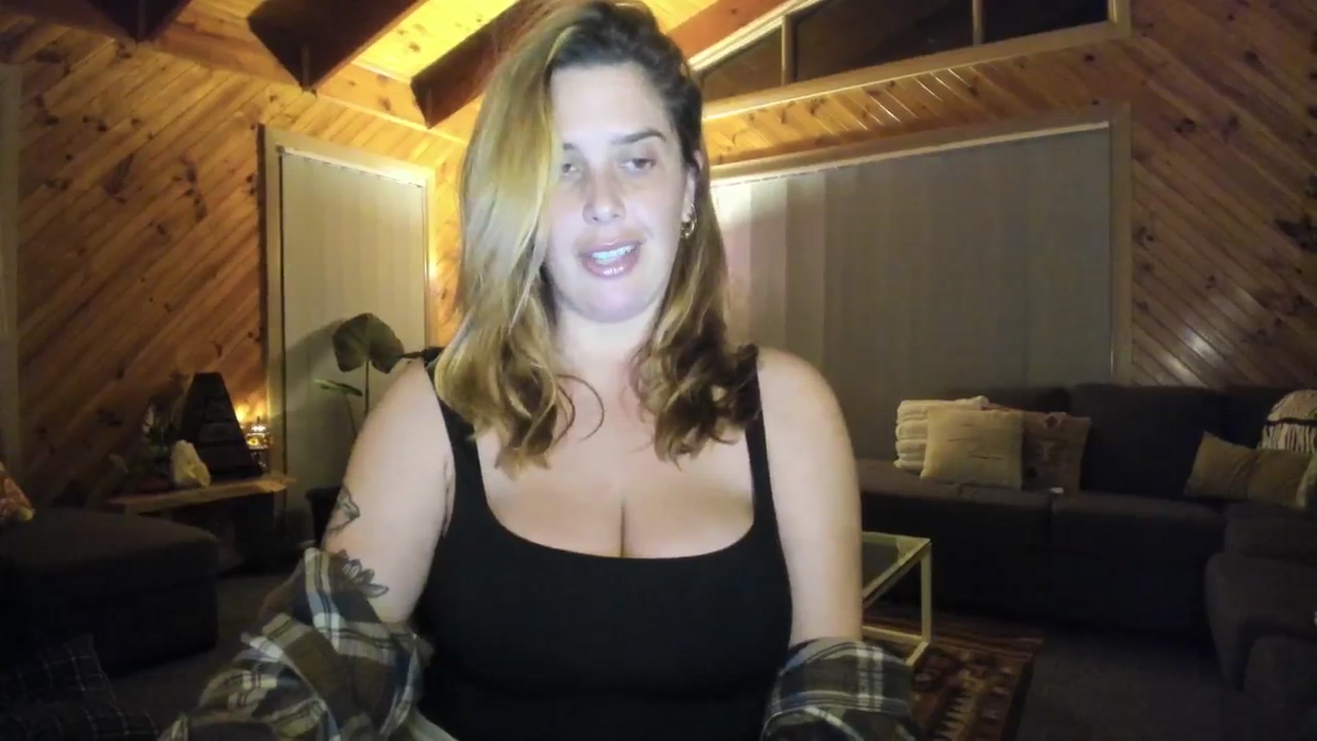 Gallery image thumbnail from HoneyTits_'s myfreecams stream on, 06/14/2024, 08:03 image 19 of 20
