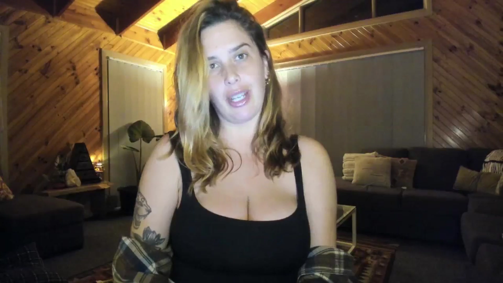 Gallery image thumbnail from HoneyTits_'s myfreecams stream on, 06/14/2024, 08:03 image 17 of 20