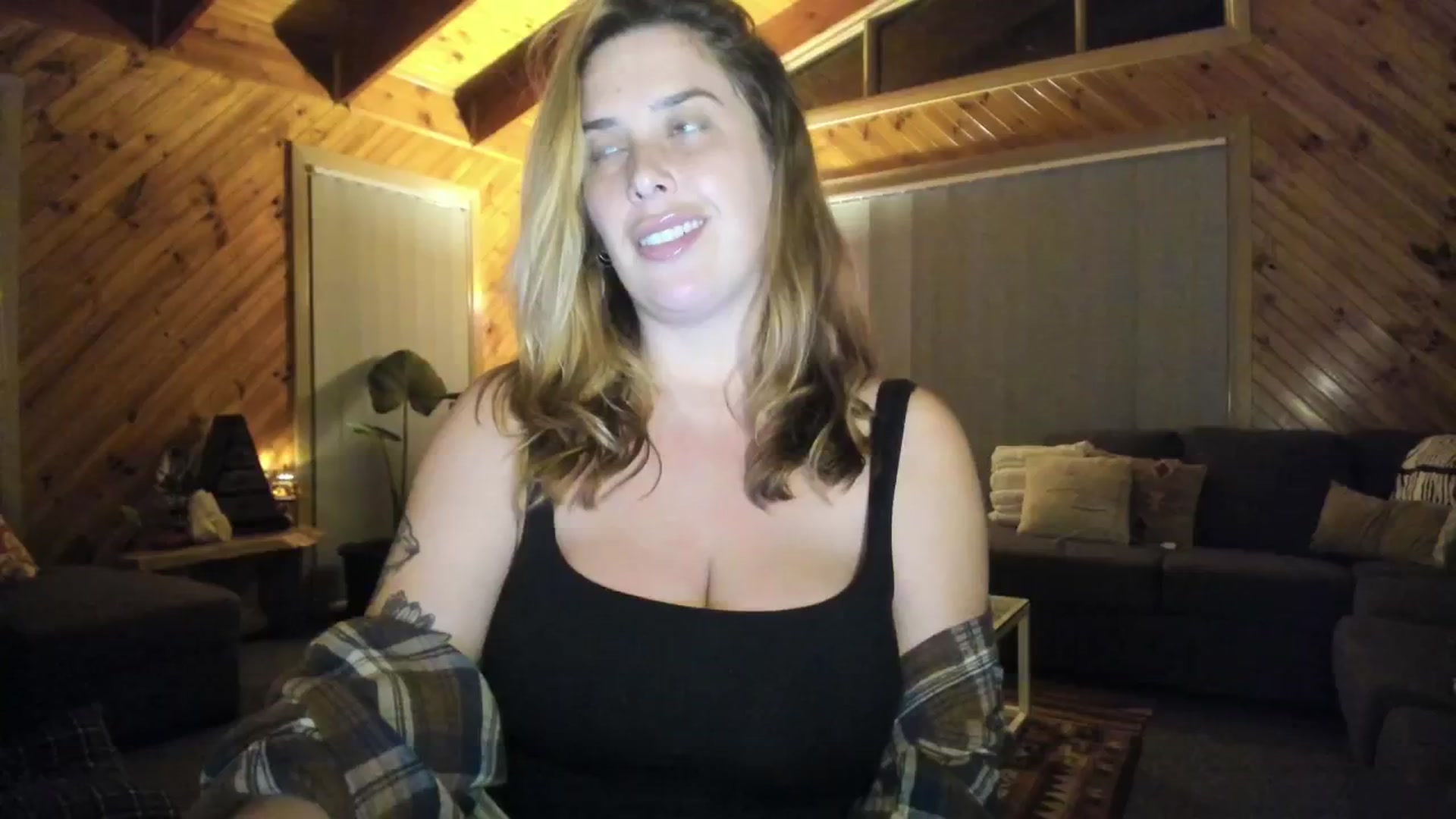 Gallery image thumbnail from HoneyTits_'s myfreecams stream on, 06/14/2024, 08:03 image 7 of 20