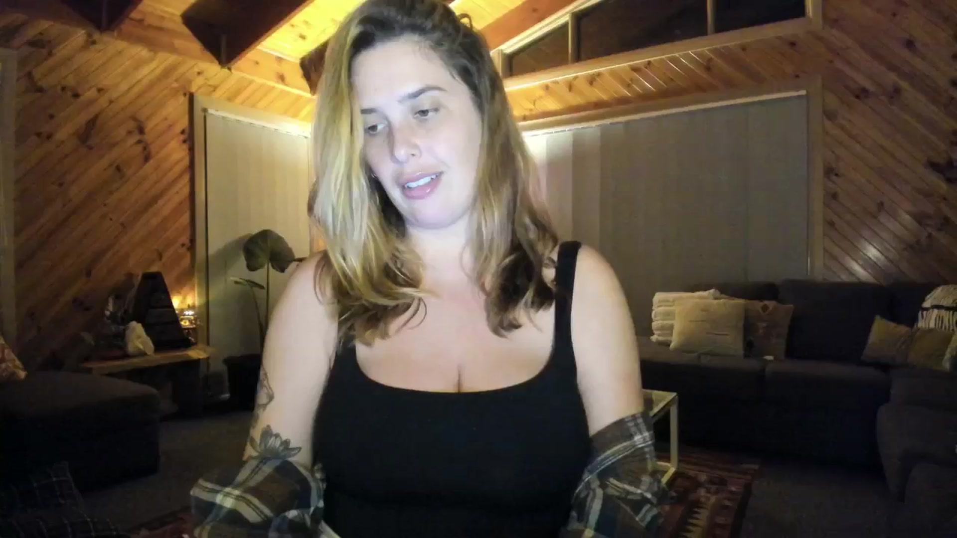 Gallery image thumbnail from HoneyTits_'s myfreecams stream on, 06/14/2024, 08:03 image 8 of 20