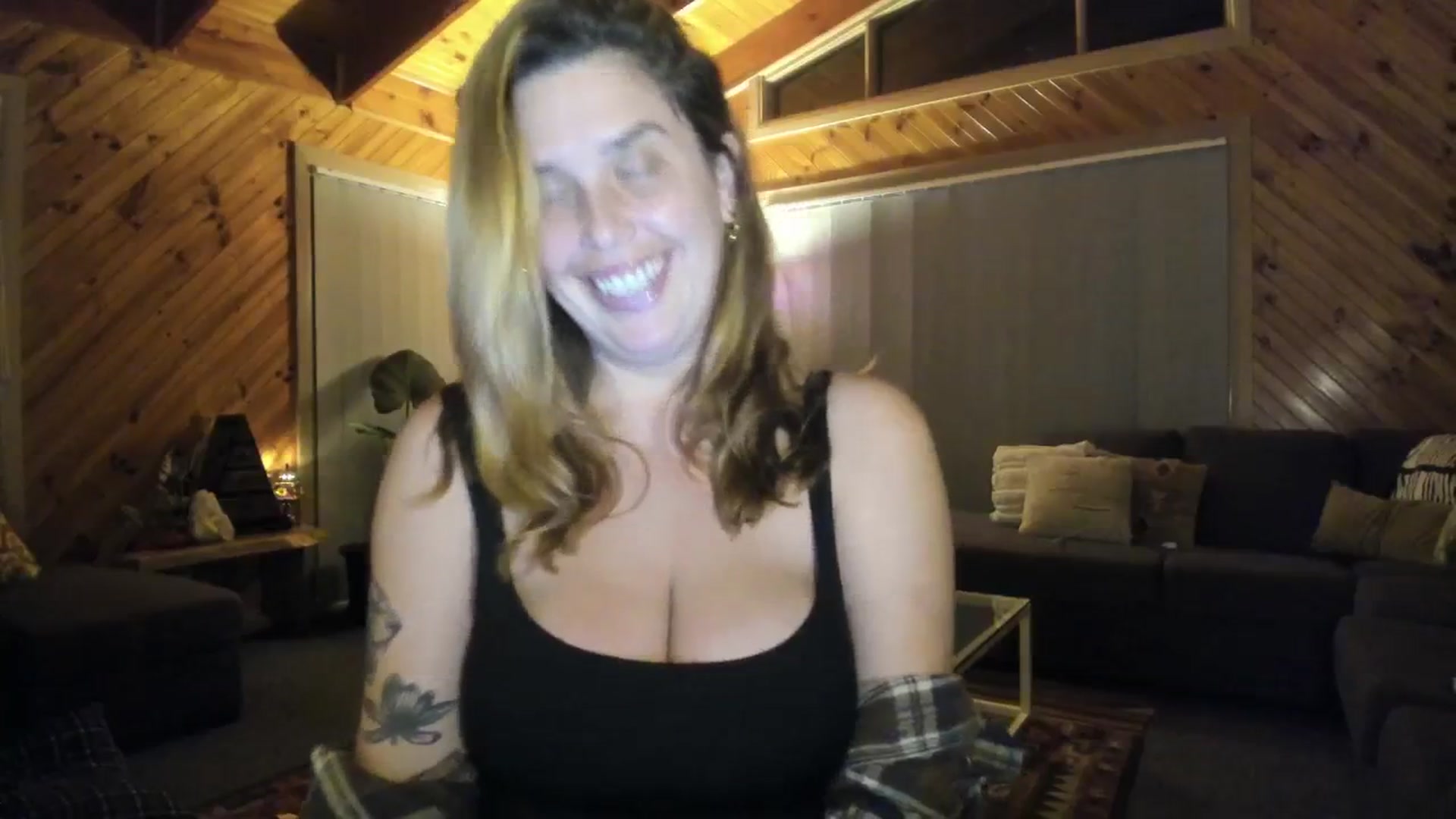 Gallery image thumbnail from HoneyTits_'s myfreecams stream on, 06/14/2024, 08:03 image 15 of 20