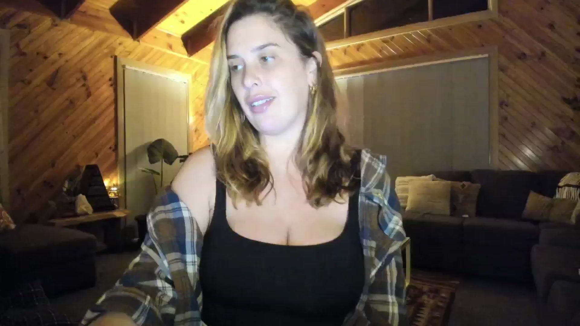 Gallery image thumbnail from HoneyTits_'s myfreecams stream on, 06/14/2024, 08:03 image 10 of 20